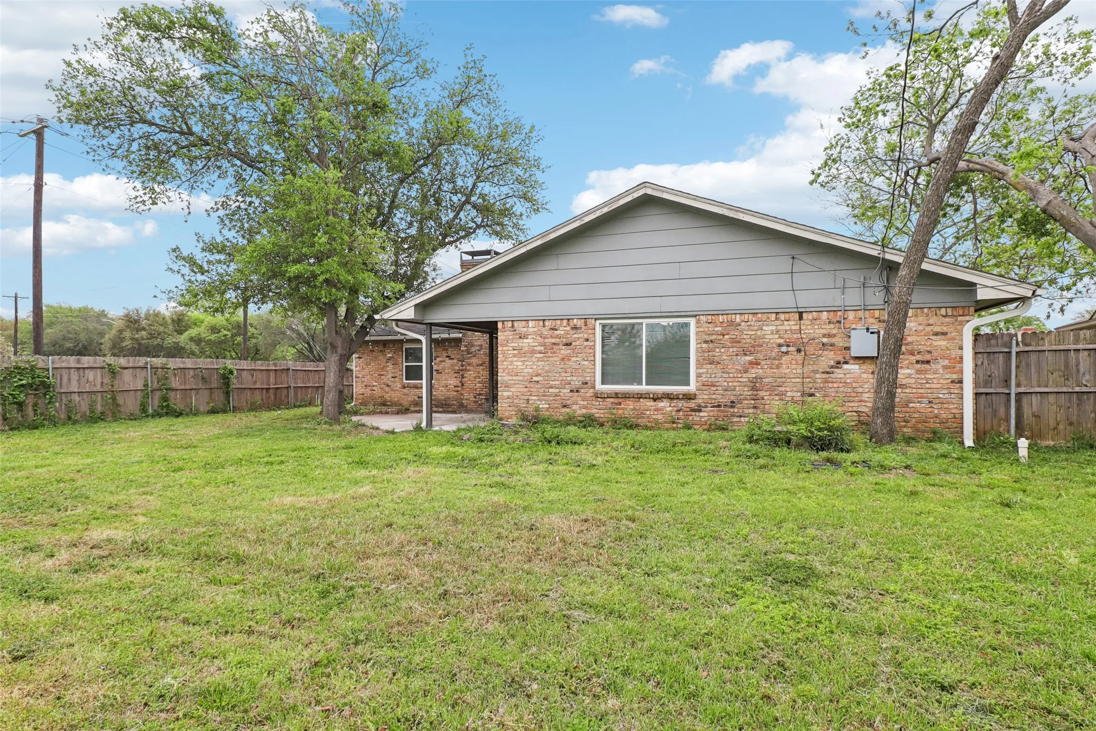 Single Family Residence For Sale in Denton County , 1126 Cordell Street, Denton, Texas 76201, 3 Bedrooms, 2 Bathrooms, 2 Garage spaces, 1,587 Sqft, built in 1977, Price $289,900, mls#21226817, Real Estate Agent in Denton, Homes For Sale in Denton county, Homes For Sale in Denton, Realtor in Denton Texas, Real Estate Brokerage Independent Realty Texas, Luminita Cordes Realtor