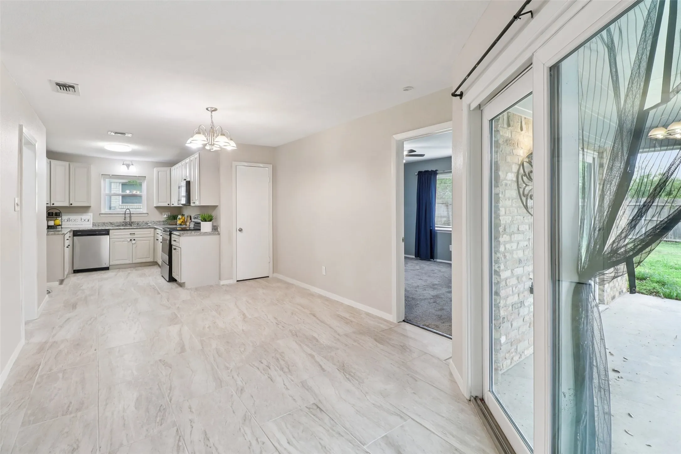 Single Family Residence For Sale in Denton County , 1126 Cordell Street, Denton, Texas 76201, 3 Bedrooms, 2 Bathrooms, 2 Garage spaces, 1,587 Sqft, built in 1977, Price $289,900, mls#21226817, Real Estate Agent in Denton, Homes For Sale in Denton county, Homes For Sale in Denton, Realtor in Denton Texas, Real Estate Brokerage Independent Realty Texas, Luminita Cordes Realtor