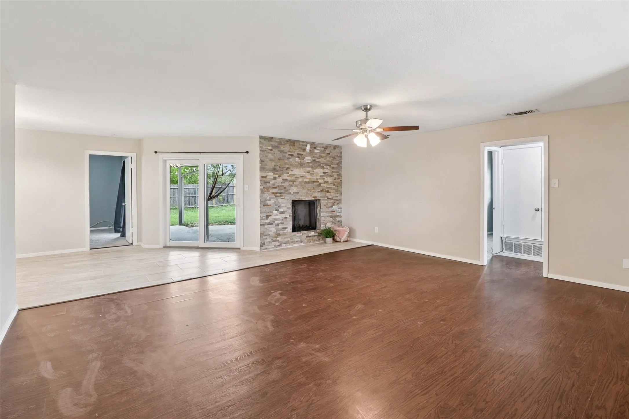 Single Family Residence For Sale in Denton County , 1126 Cordell Street, Denton, Texas 76201, 3 Bedrooms, 2 Bathrooms, 2 Garage spaces, 1,587 Sqft, built in 1977, Price $289,900, mls#21226817, Real Estate Agent in Denton, Homes For Sale in Denton county, Homes For Sale in Denton, Realtor in Denton Texas, Real Estate Brokerage Independent Realty Texas, Luminita Cordes Realtor