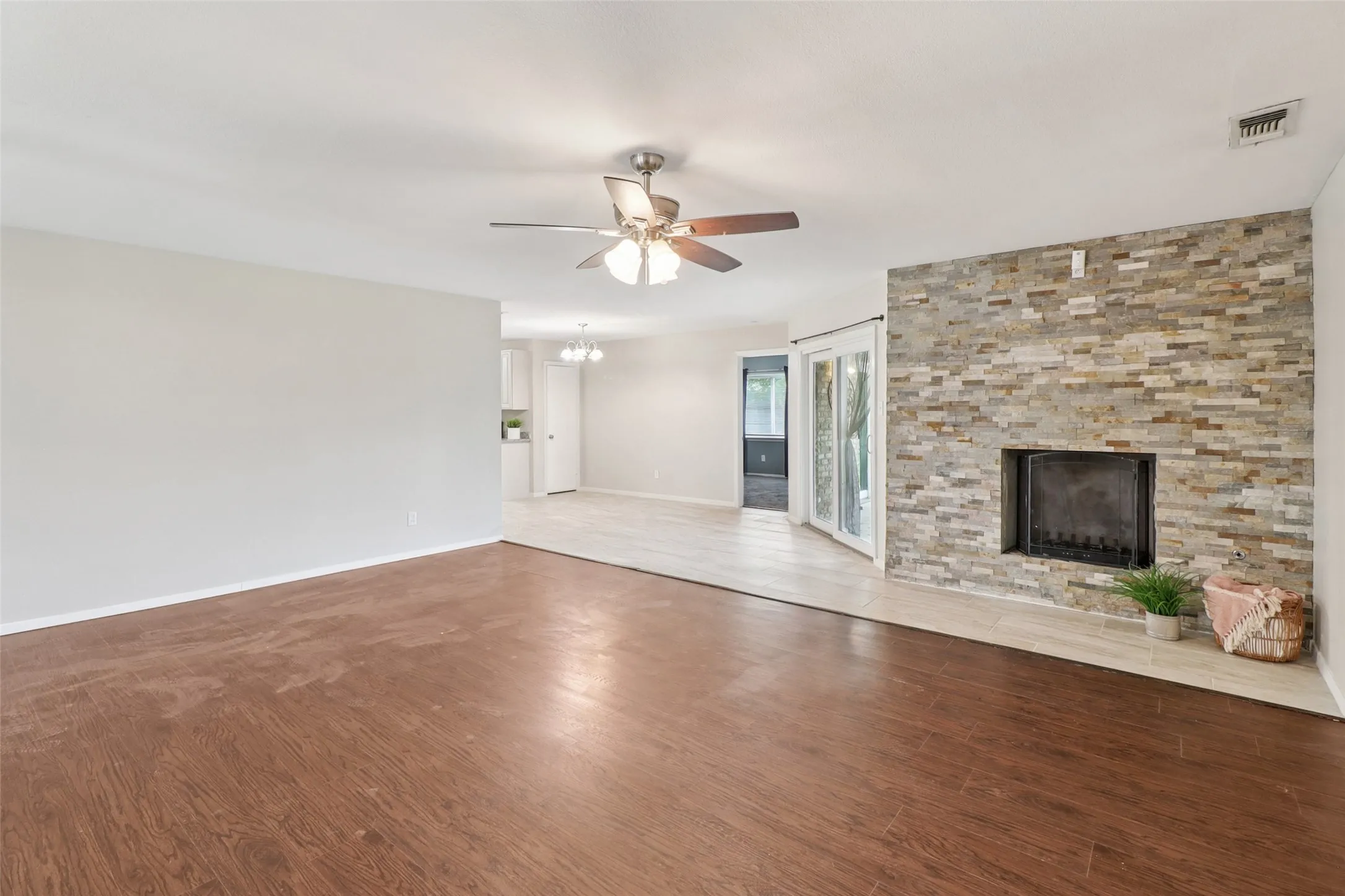 Single Family Residence For Sale in Denton County , 1126 Cordell Street, Denton, Texas 76201, 3 Bedrooms, 2 Bathrooms, 2 Garage spaces, 1,587 Sqft, built in 1977, Price $289,900, mls#21226817, Real Estate Agent in Denton, Homes For Sale in Denton county, Homes For Sale in Denton, Realtor in Denton Texas, Real Estate Brokerage Independent Realty Texas, Luminita Cordes Realtor
