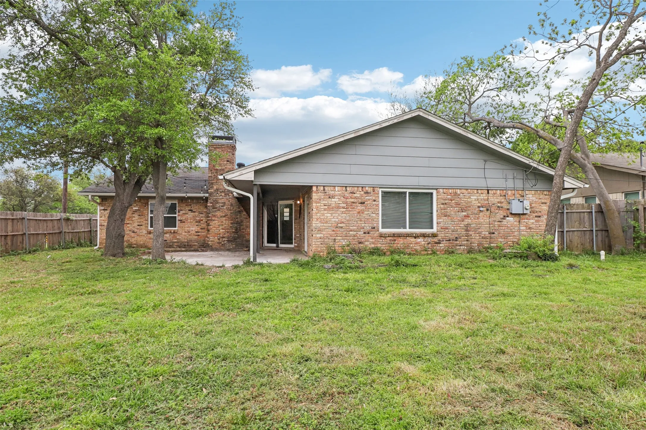 Single Family Residence For Sale in Denton County , 1126 Cordell Street, Denton, Texas 76201, 3 Bedrooms, 2 Bathrooms, 2 Garage spaces, 1,587 Sqft, built in 1977, Price $289,900, mls#21226817, Real Estate Agent in Denton, Homes For Sale in Denton county, Homes For Sale in Denton, Realtor in Denton Texas, Real Estate Brokerage Independent Realty Texas, Luminita Cordes Realtor
