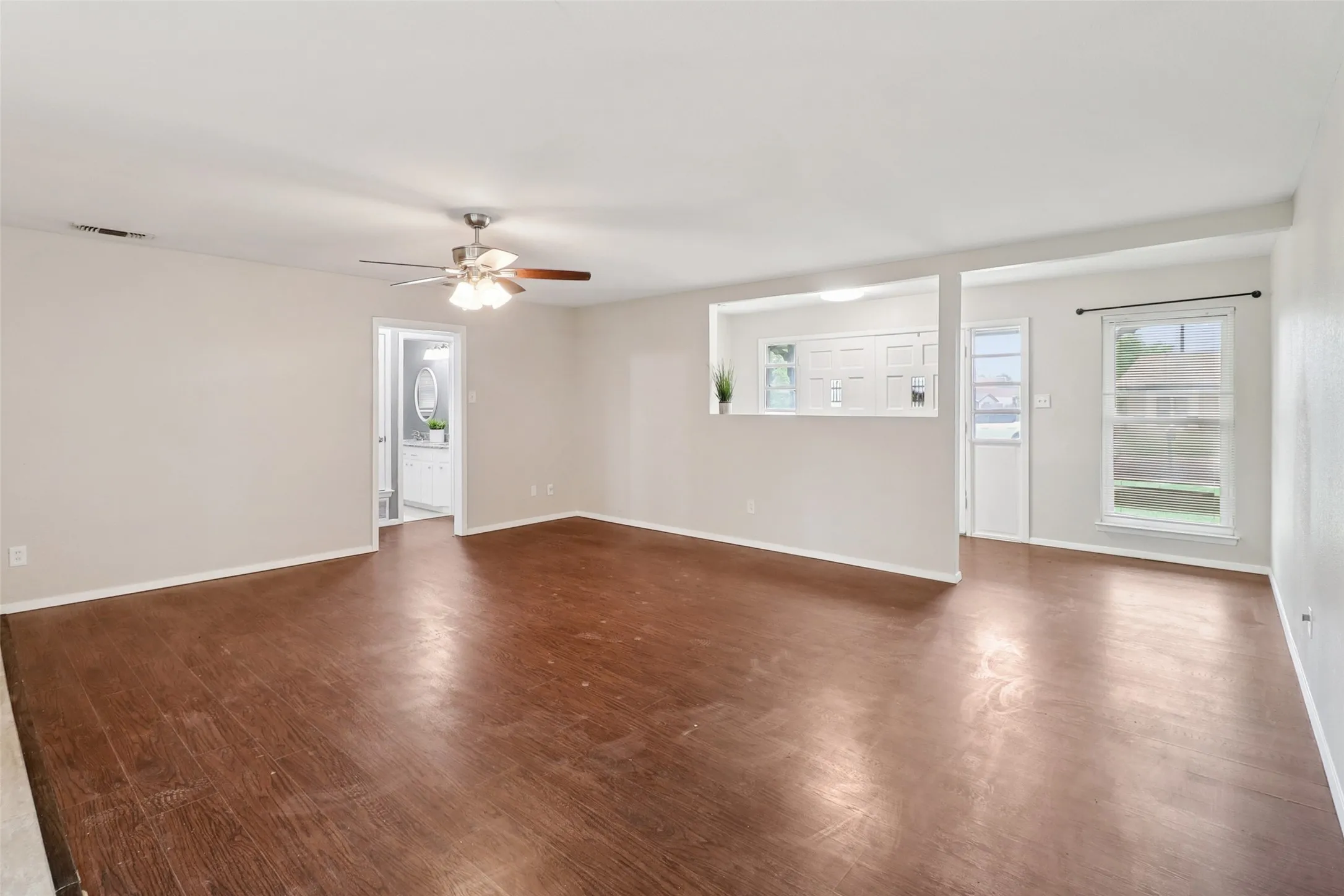 Single Family Residence For Sale in Denton County , 1126 Cordell Street, Denton, Texas 76201, 3 Bedrooms, 2 Bathrooms, 2 Garage spaces, 1,587 Sqft, built in 1977, Price $289,900, mls#21226817, Real Estate Agent in Denton, Homes For Sale in Denton county, Homes For Sale in Denton, Realtor in Denton Texas, Real Estate Brokerage Independent Realty Texas, Luminita Cordes Realtor