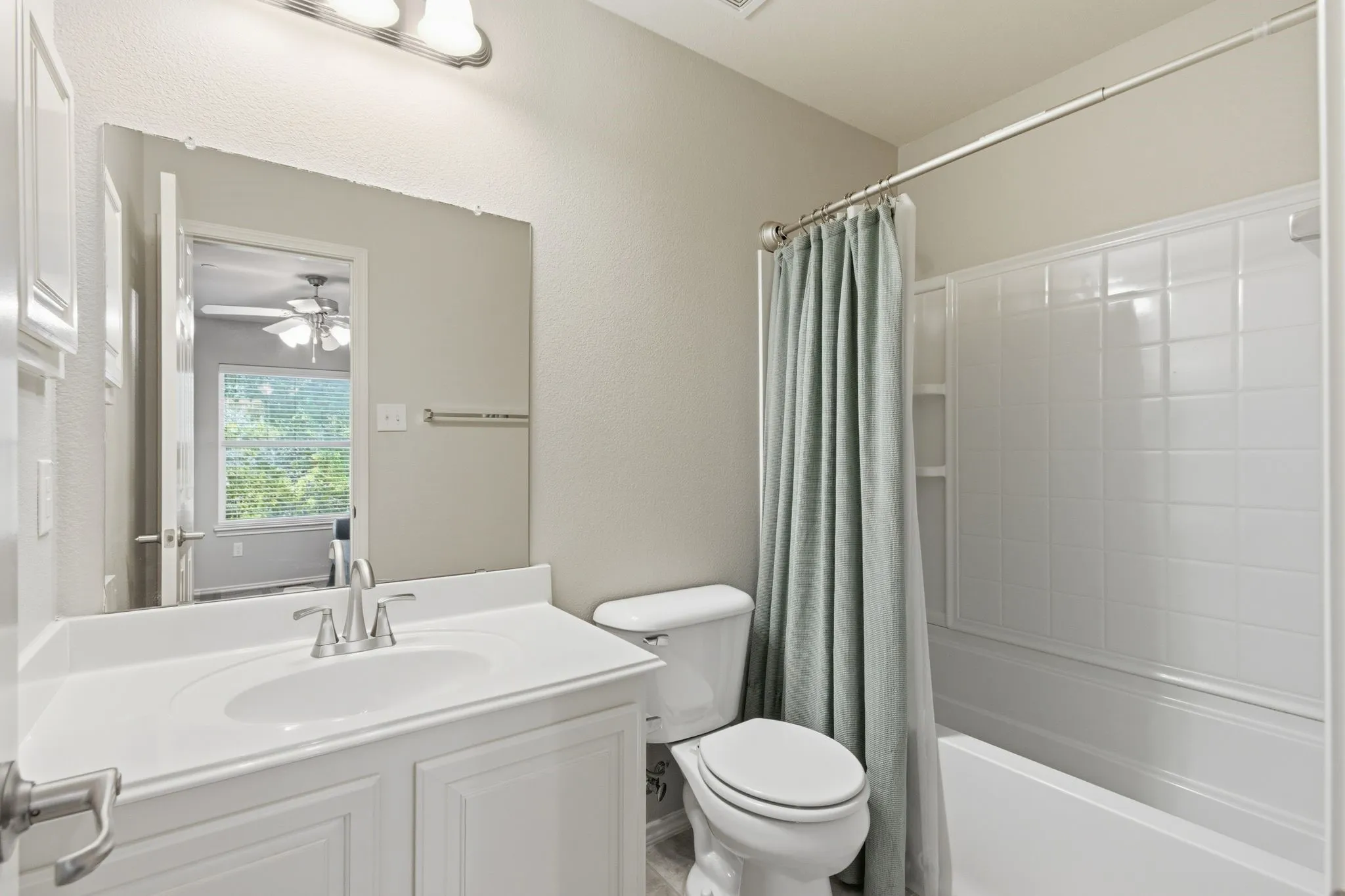 Townhouse For Sale in Dallas County , 2925 Saint Andrews Drive, Lewisville, Texas 75067, 2 Bedroom, 3 Bathroom, 1 Garage spaces, 1,544 Sqft, built in 2004, mls#21226877, Real Estate Agent in Lewisville, Homes For Sale in Dallas county, Homes For Sale in Lewisville, Realtor in Lewisville Texas, Real Estate Brokerage Independent Realty Texas, Luminita Cordes Realtor