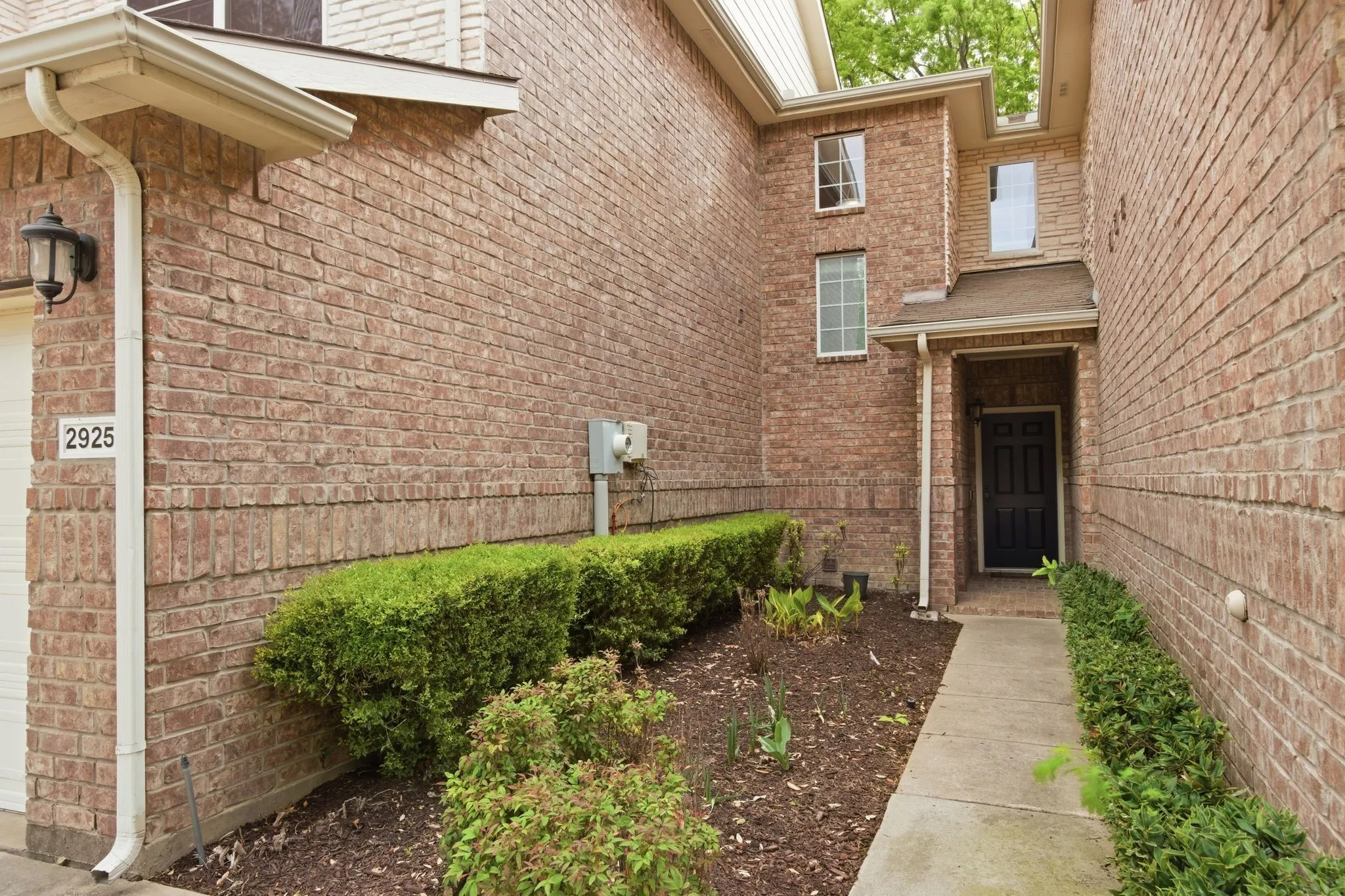Townhouse For Sale in Dallas County , 2925 Saint Andrews Drive, Lewisville, Texas 75067, 2 Bedroom, 3 Bathroom, 1 Garage spaces, 1,544 Sqft, built in 2004, mls#21226877, Real Estate Agent in Lewisville, Homes For Sale in Dallas county, Homes For Sale in Lewisville, Realtor in Lewisville Texas, Real Estate Brokerage Independent Realty Texas, Luminita Cordes Realtor