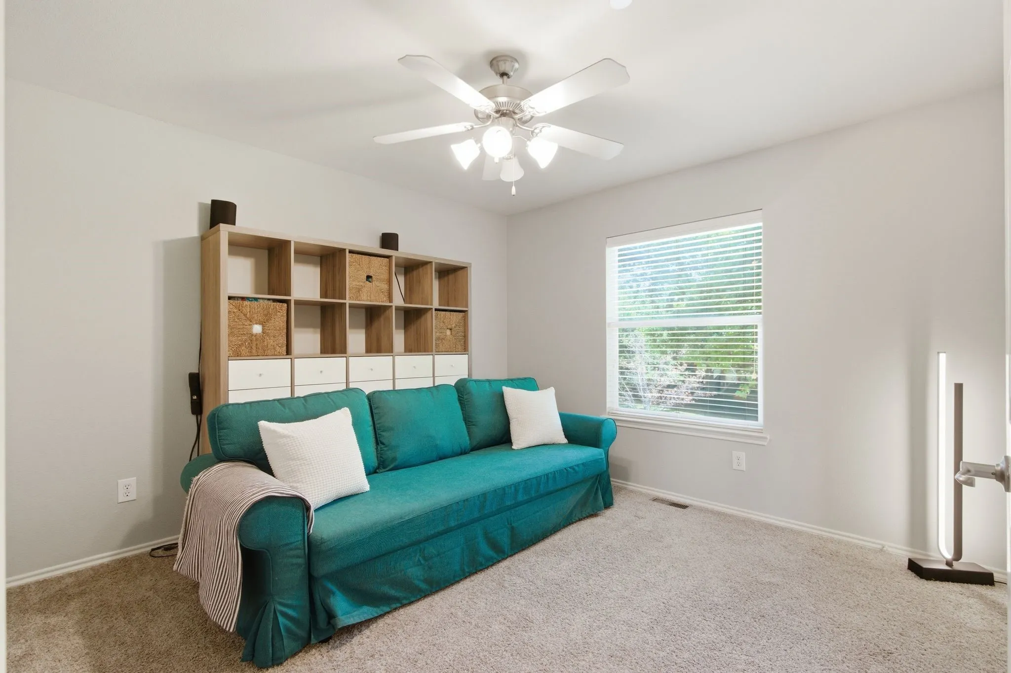 Townhouse For Sale in Dallas County , 2925 Saint Andrews Drive, Lewisville, Texas 75067, 2 Bedroom, 3 Bathroom, 1 Garage spaces, 1,544 Sqft, built in 2004, mls#21226877, Real Estate Agent in Lewisville, Homes For Sale in Dallas county, Homes For Sale in Lewisville, Realtor in Lewisville Texas, Real Estate Brokerage Independent Realty Texas, Luminita Cordes Realtor