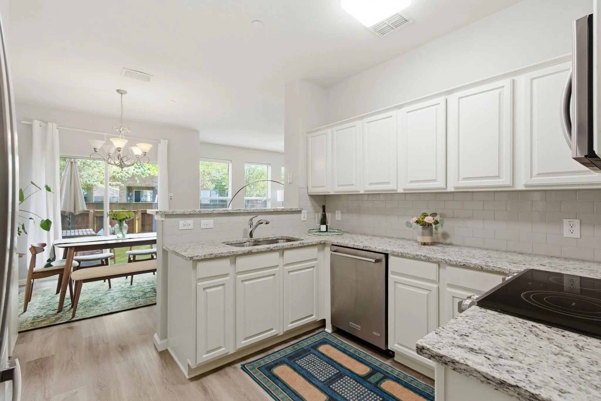 Townhouse For Sale in Dallas County , 2925 Saint Andrews Drive, Lewisville, Texas 75067, 2 Bedroom, 3 Bathroom, 1 Garage spaces, 1,544 Sqft, built in 2004, mls#21226877, Real Estate Agent in Lewisville, Homes For Sale in Dallas county, Homes For Sale in Lewisville, Realtor in Lewisville Texas, Real Estate Brokerage Independent Realty Texas, Luminita Cordes Realtor