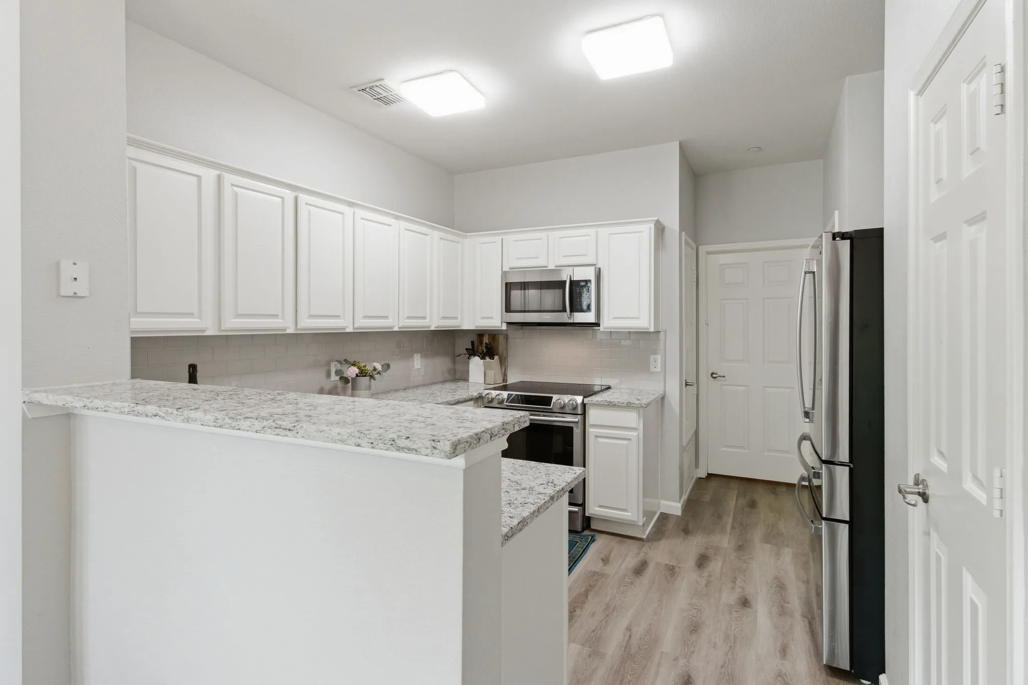 Townhouse For Sale in Dallas County , 2925 Saint Andrews Drive, Lewisville, Texas 75067, 2 Bedroom, 3 Bathroom, 1 Garage spaces, 1,544 Sqft, built in 2004, mls#21226877, Real Estate Agent in Lewisville, Homes For Sale in Dallas county, Homes For Sale in Lewisville, Realtor in Lewisville Texas, Real Estate Brokerage Independent Realty Texas, Luminita Cordes Realtor