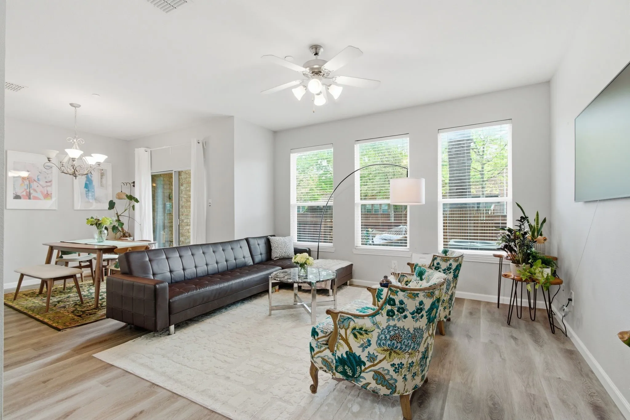 Townhouse For Sale in Dallas County , 2925 Saint Andrews Drive, Lewisville, Texas 75067, 2 Bedroom, 3 Bathroom, 1 Garage spaces, 1,544 Sqft, built in 2004, mls#21226877, Real Estate Agent in Lewisville, Homes For Sale in Dallas county, Homes For Sale in Lewisville, Realtor in Lewisville Texas, Real Estate Brokerage Independent Realty Texas, Luminita Cordes Realtor