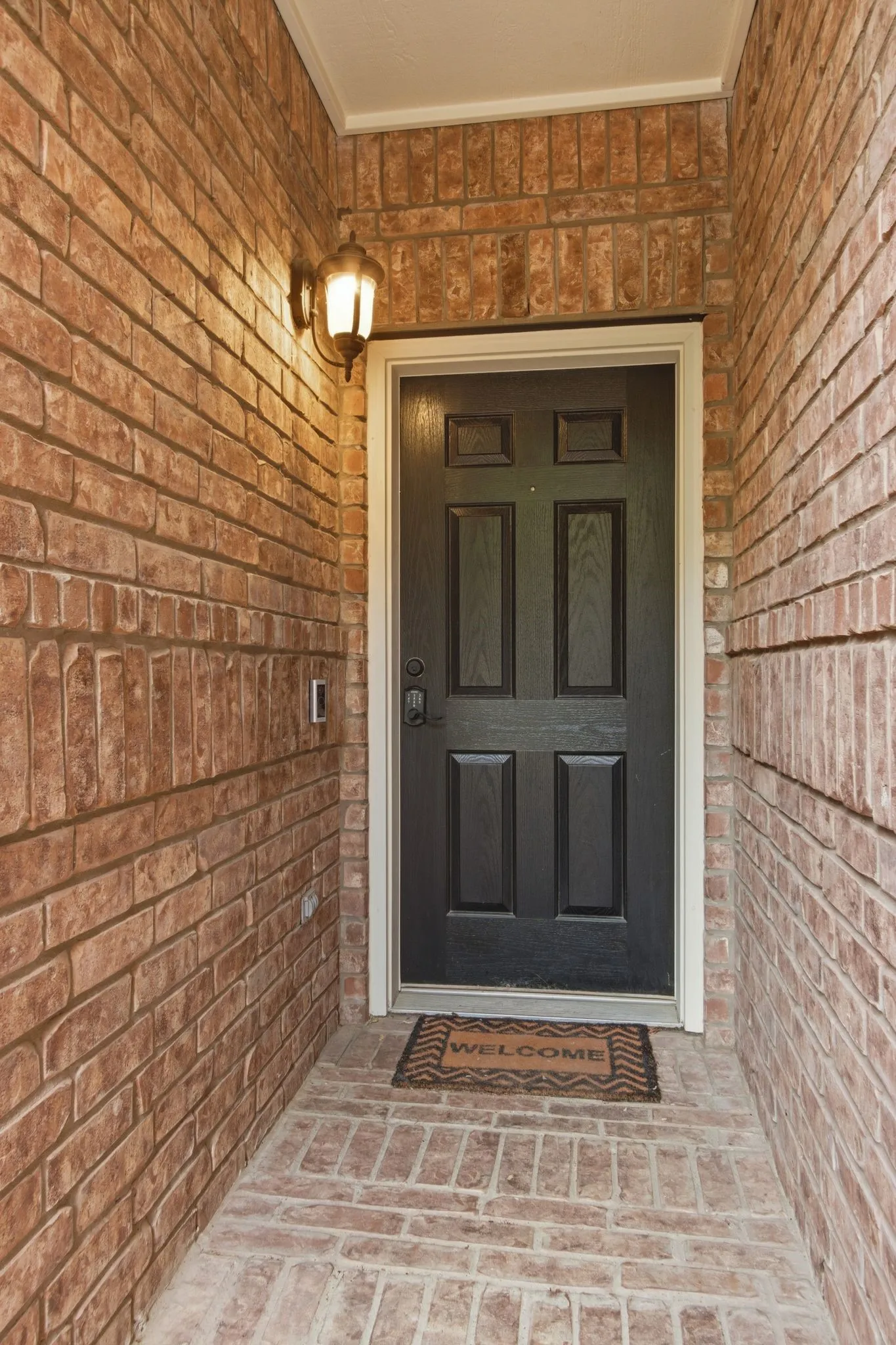 Townhouse For Sale in Dallas County , 2925 Saint Andrews Drive, Lewisville, Texas 75067, 2 Bedroom, 3 Bathroom, 1 Garage spaces, 1,544 Sqft, built in 2004, mls#21226877, Real Estate Agent in Lewisville, Homes For Sale in Dallas county, Homes For Sale in Lewisville, Realtor in Lewisville Texas, Real Estate Brokerage Independent Realty Texas, Luminita Cordes Realtor