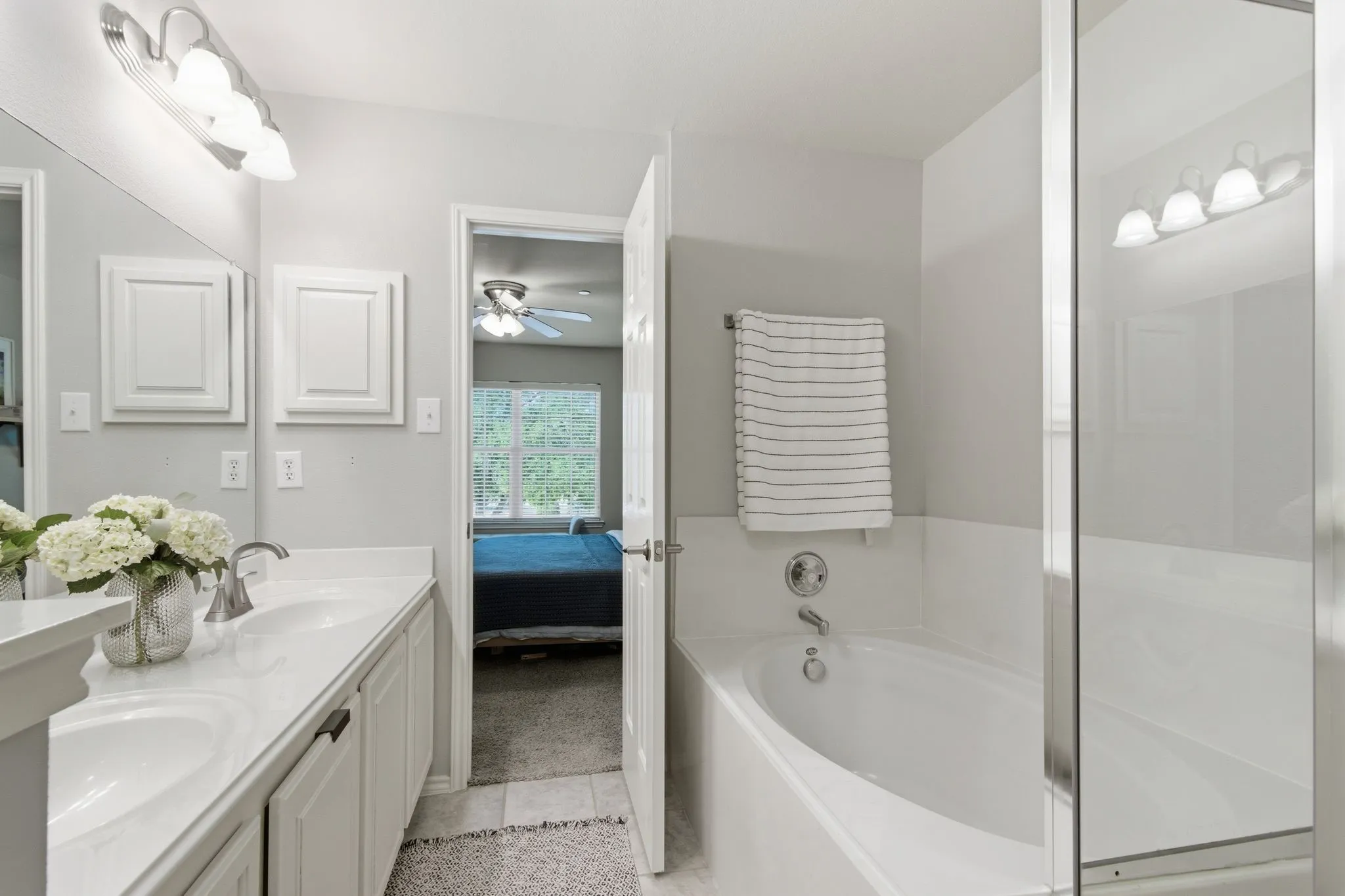 Townhouse For Sale in Dallas County , 2925 Saint Andrews Drive, Lewisville, Texas 75067, 2 Bedroom, 3 Bathroom, 1 Garage spaces, 1,544 Sqft, built in 2004, mls#21226877, Real Estate Agent in Lewisville, Homes For Sale in Dallas county, Homes For Sale in Lewisville, Realtor in Lewisville Texas, Real Estate Brokerage Independent Realty Texas, Luminita Cordes Realtor
