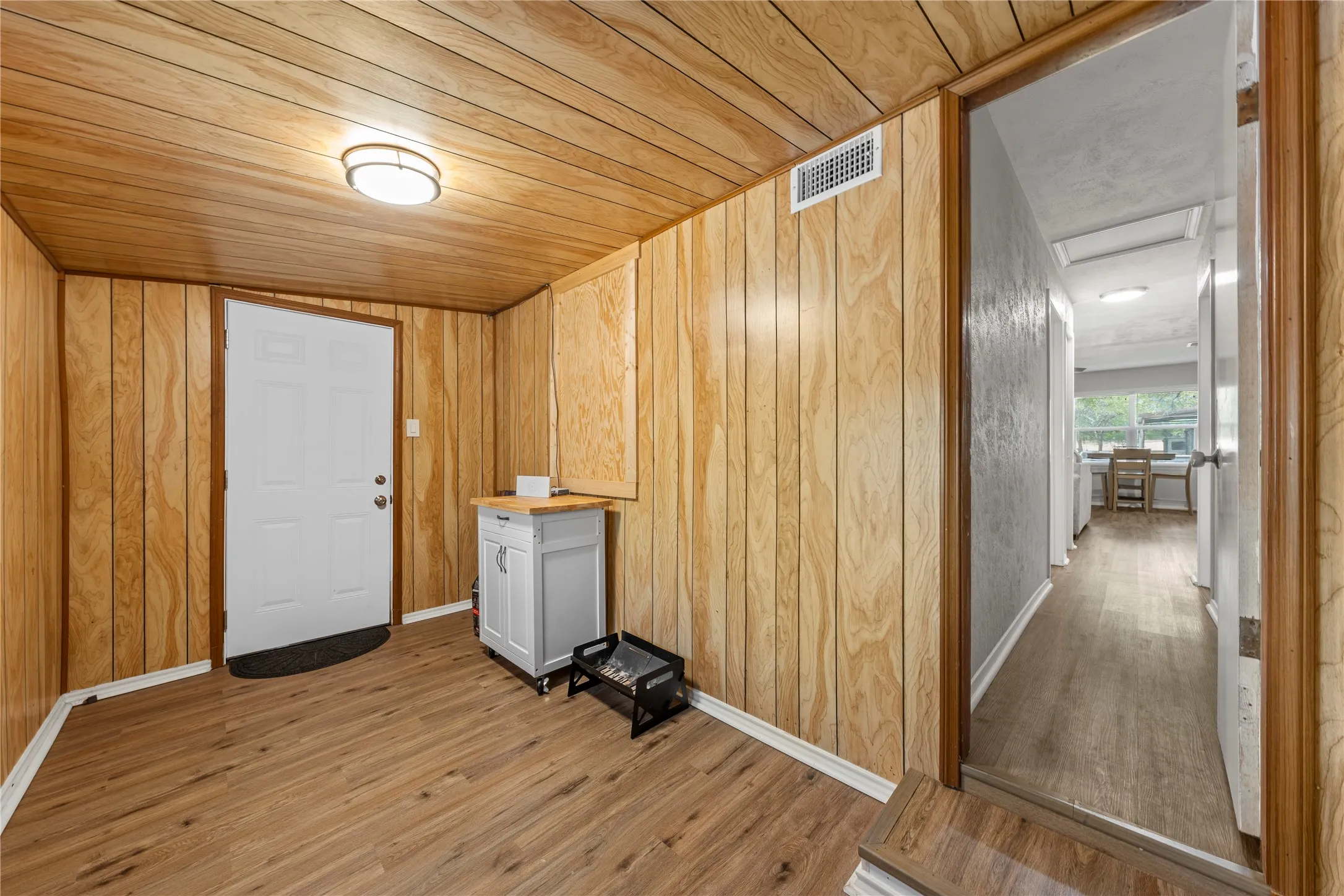 Single Family Residence For Sale in Bosque County , 140 County Road 1764, Clifton, Texas 76634, 2 Bedroom, 1 Bathroom, Garage spaces, 928 Sqft, built in 1978, mls#21227216, Real Estate Agent in Clifton, Homes For Sale in Bosque county, Homes For Sale in Clifton, Realtor in Clifton Texas, Real Estate Brokerage Independent Realty Texas, Luminita Cordes Realtor
