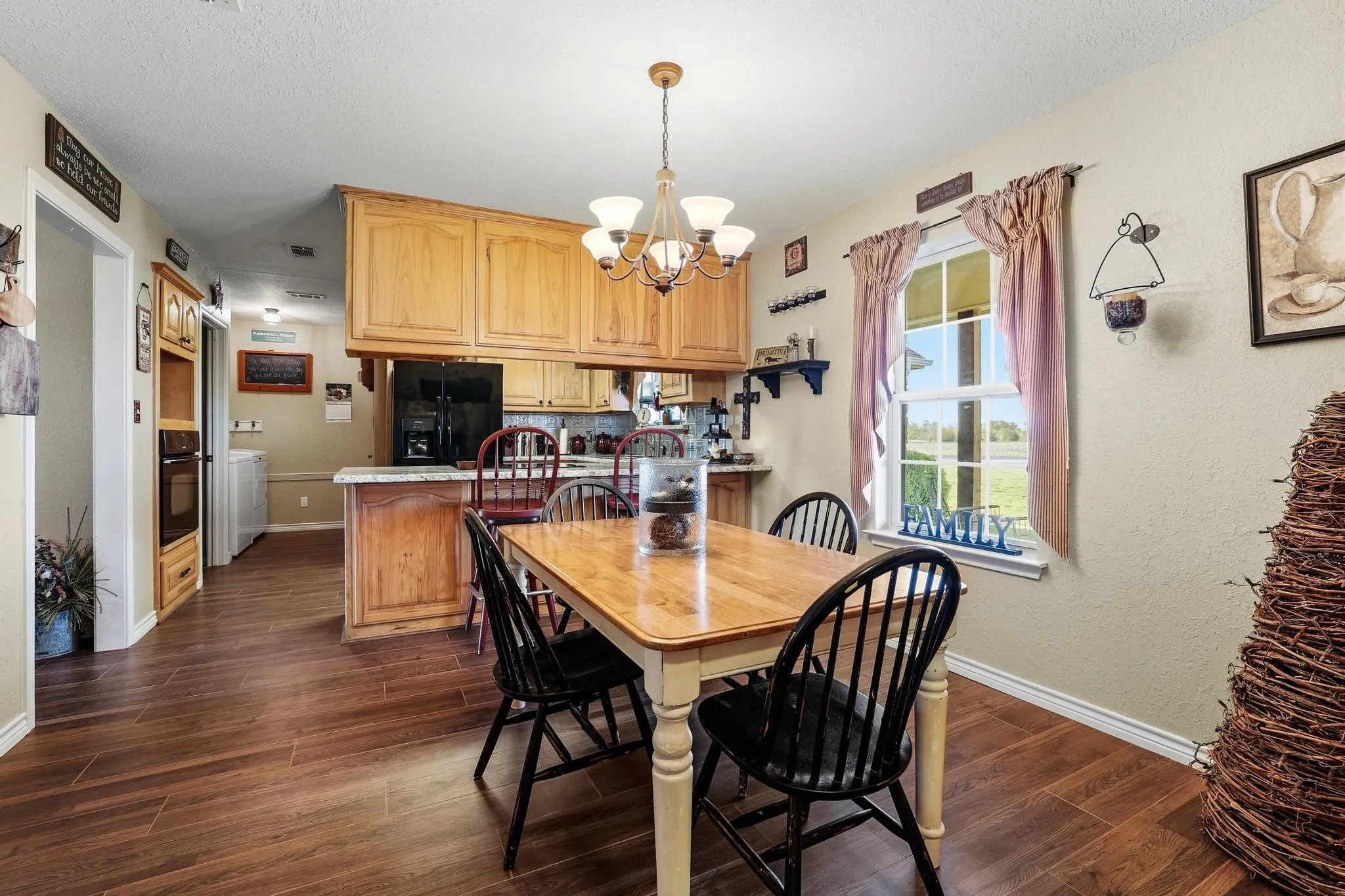 Dining room to the kitchen