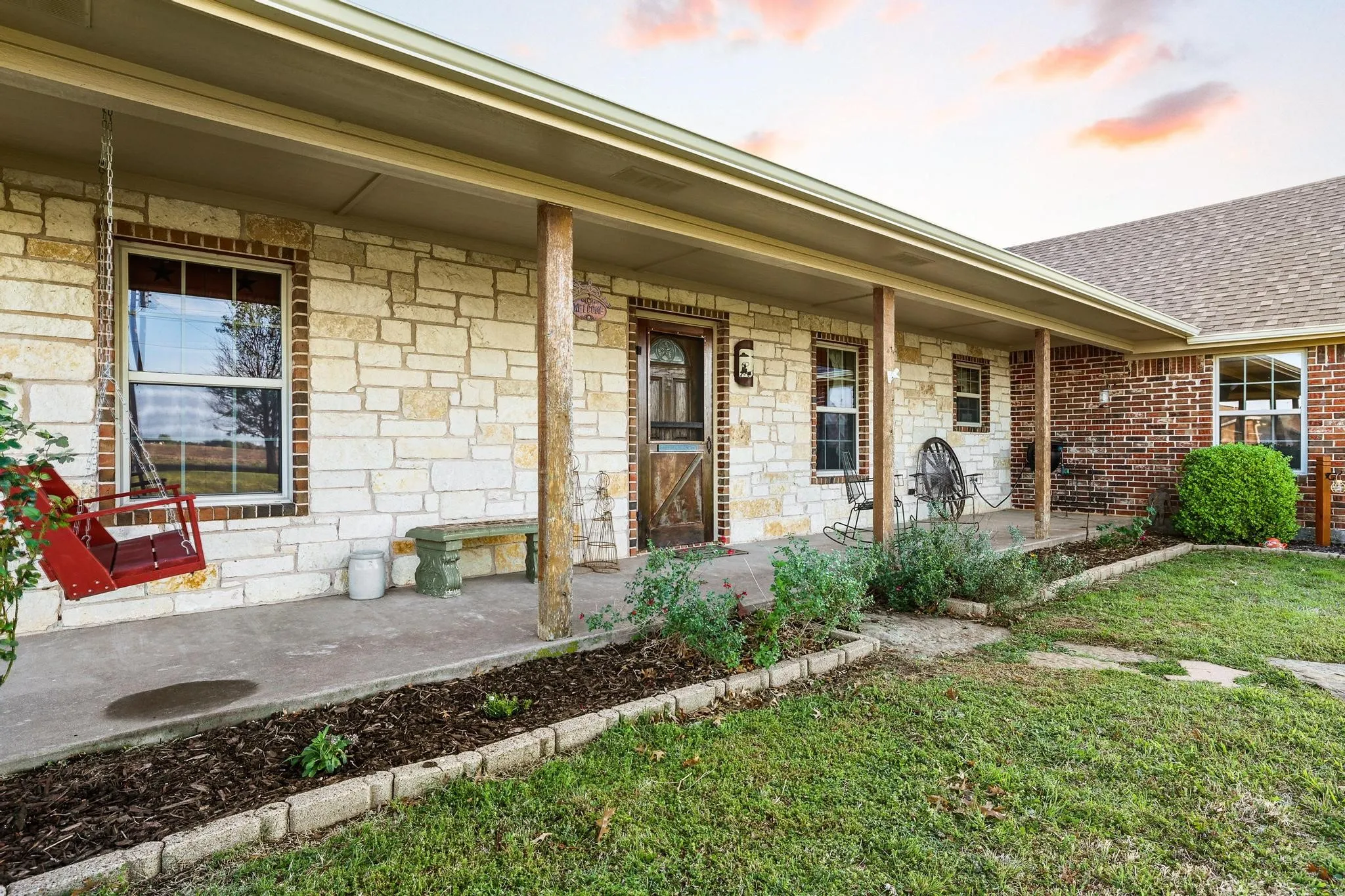 Great entry porch