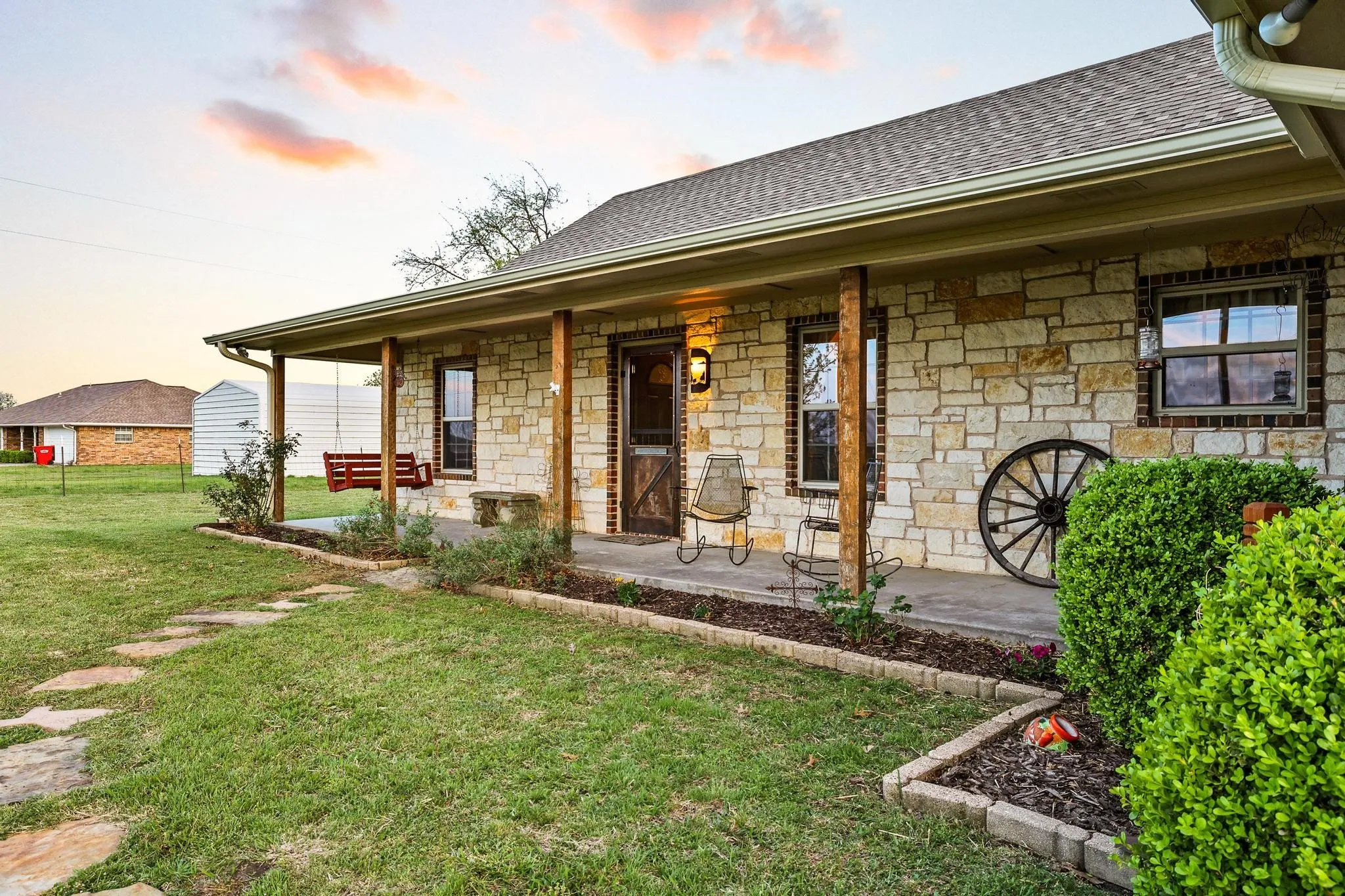 Single Family Residence For Sale in Fannin County , 420 County Road 4825, Leonard, Texas 75452, 3 Bedroom, 2 Bathroom, 2 Garage spaces, 1,418 Sqft, built in 2006, mls#21227459, Real Estate Agent in Leonard, Homes For Sale in Fannin county, Homes For Sale in Leonard, Realtor in Leonard Texas, Real Estate Brokerage Independent Realty Texas, Luminita Cordes Realtor