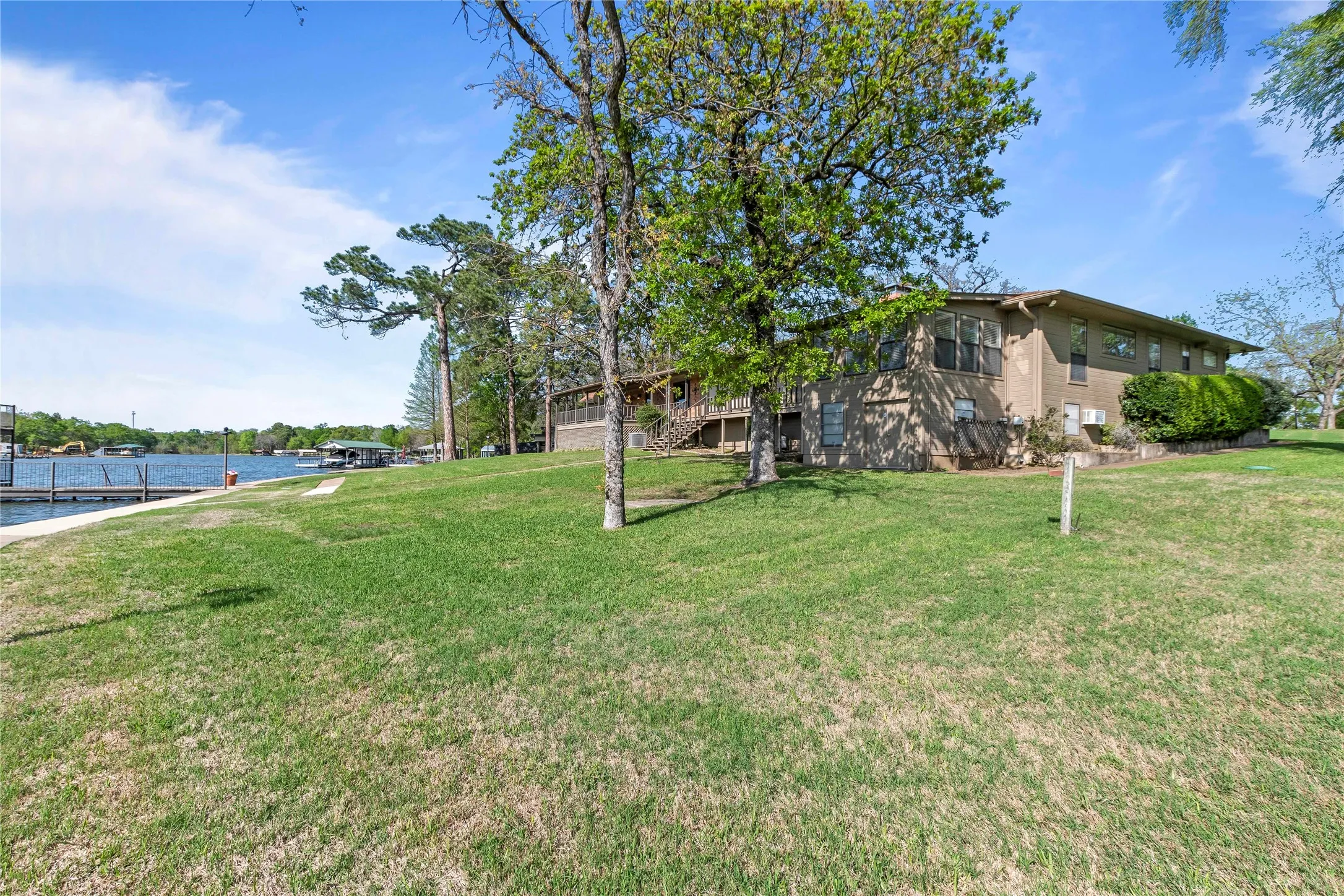Sideview of house/yard