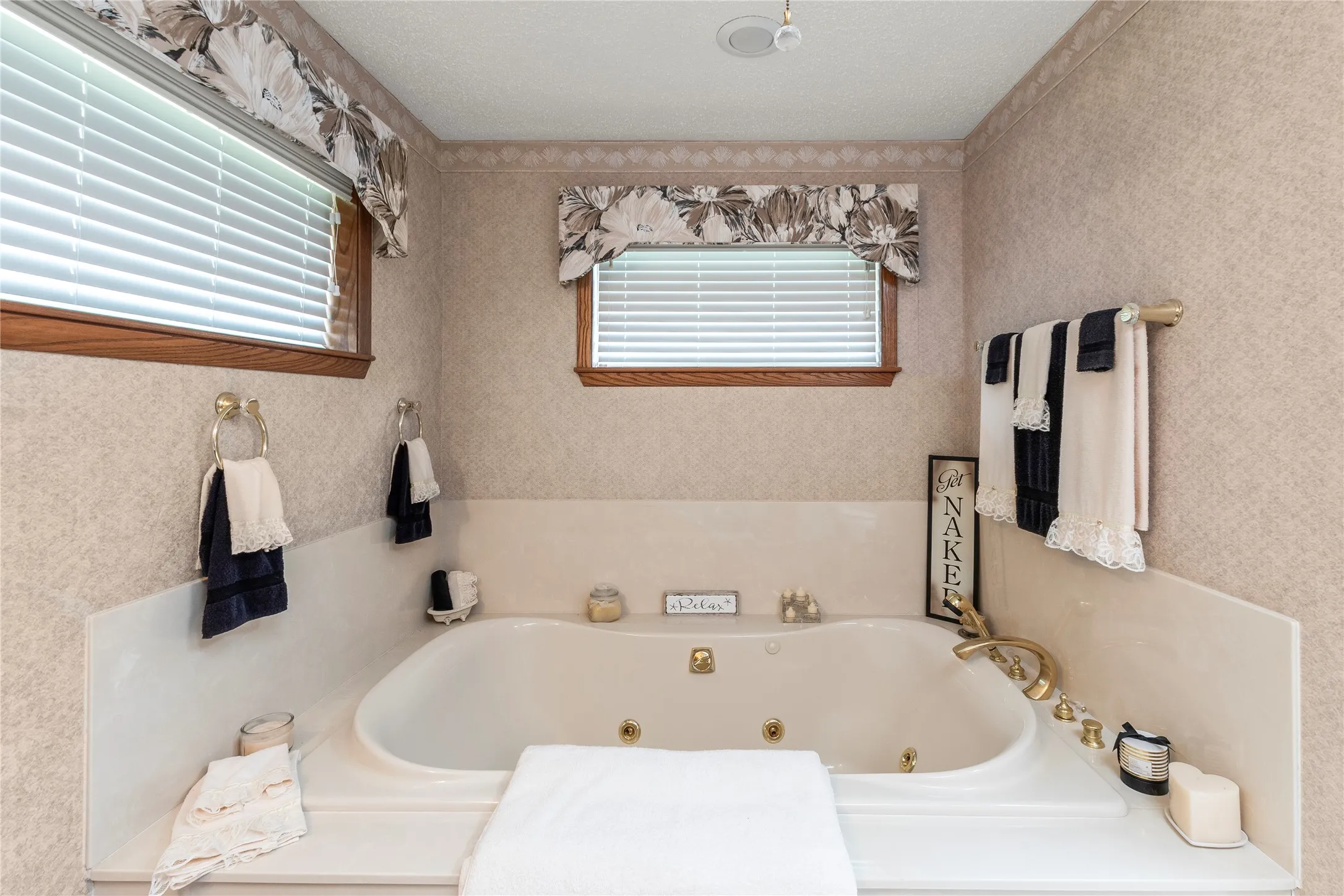 Master Jetted Tub