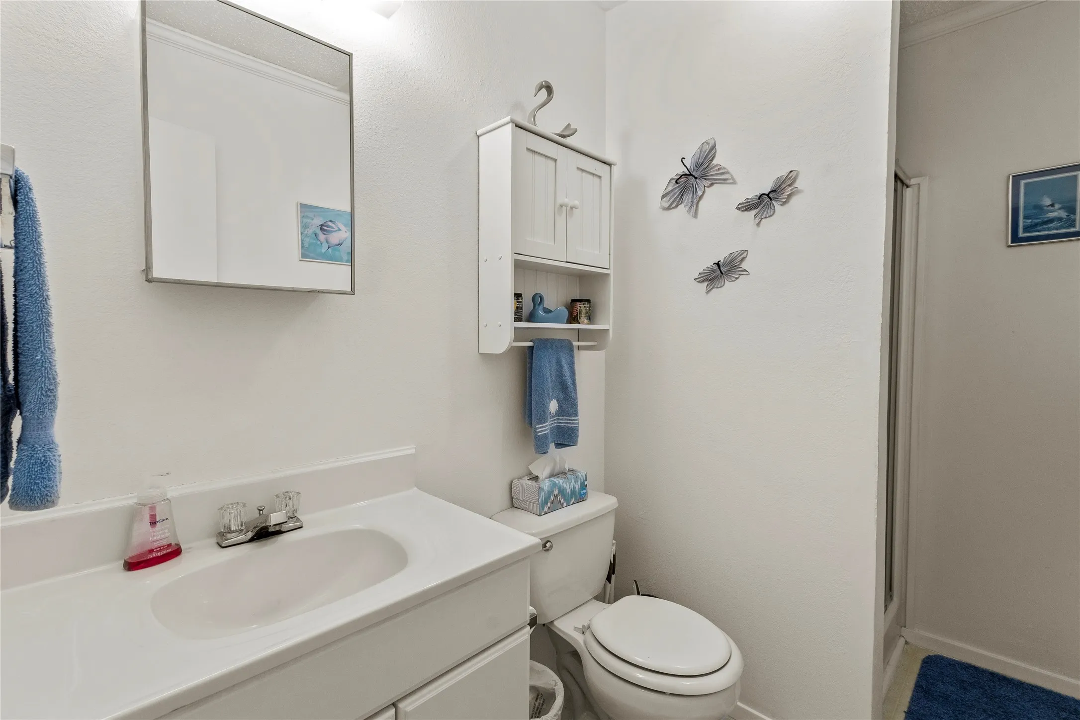 Downstairs full bath w/shower