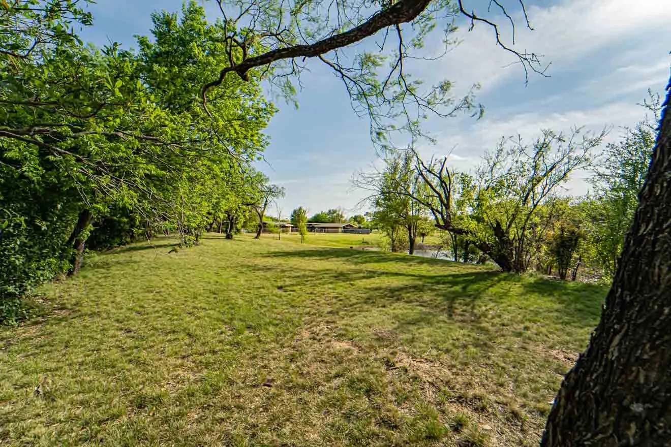 Single Family Residence For Sale in Stephens County , 4 Chaparral Lane, Breckenridge, Texas 76424, 4 Bedroom, 3 Bathroom, 2 Garage spaces, 3,422 Sqft, built in 1968, mls#21193986, Real Estate Agent in Breckenridge, Homes For Sale in Stephens county, Homes For Sale in Breckenridge, Realtor in Breckenridge Texas, Real Estate Brokerage Independent Realty Texas, Luminita Cordes Realtor