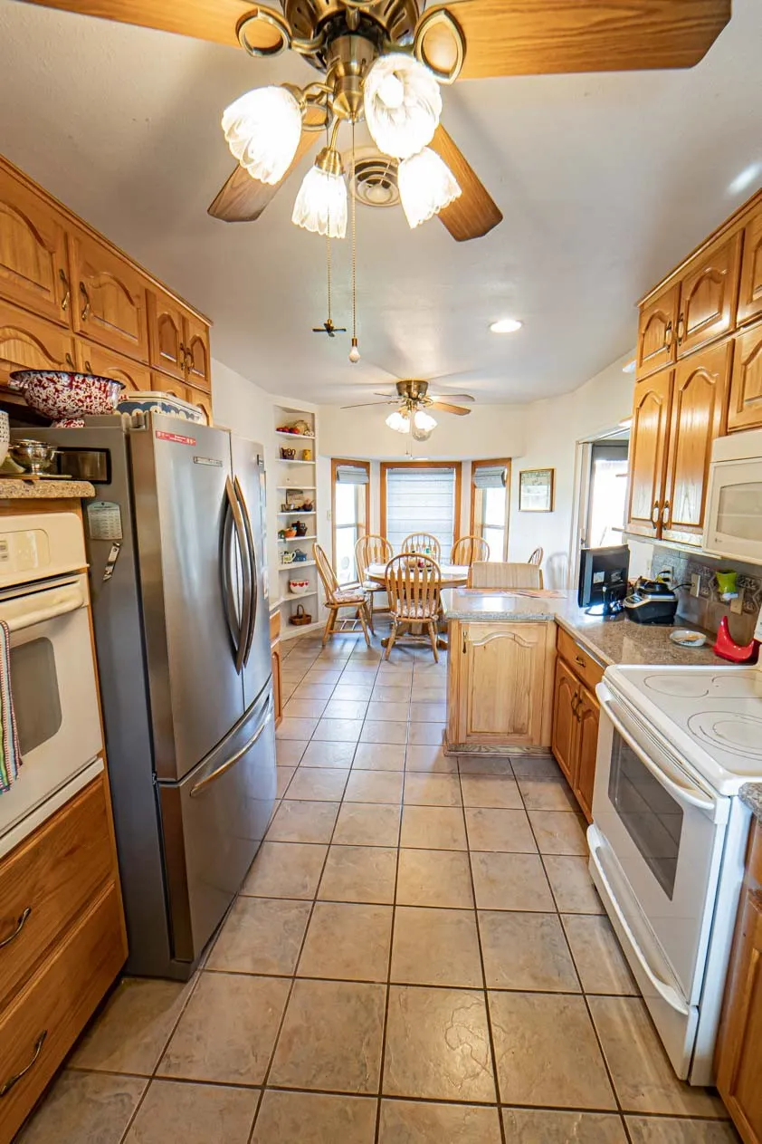 Single Family Residence For Sale in Stephens County , 4 Chaparral Lane, Breckenridge, Texas 76424, 4 Bedroom, 3 Bathroom, 2 Garage spaces, 3,422 Sqft, built in 1968, mls#21193986, Real Estate Agent in Breckenridge, Homes For Sale in Stephens county, Homes For Sale in Breckenridge, Realtor in Breckenridge Texas, Real Estate Brokerage Independent Realty Texas, Luminita Cordes Realtor