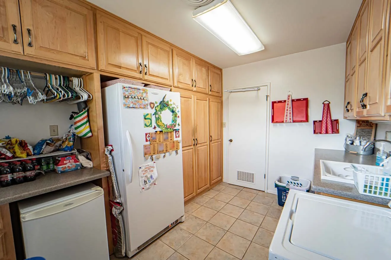 Single Family Residence For Sale in Stephens County , 4 Chaparral Lane, Breckenridge, Texas 76424, 4 Bedroom, 3 Bathroom, 2 Garage spaces, 3,422 Sqft, built in 1968, mls#21193986, Real Estate Agent in Breckenridge, Homes For Sale in Stephens county, Homes For Sale in Breckenridge, Realtor in Breckenridge Texas, Real Estate Brokerage Independent Realty Texas, Luminita Cordes Realtor