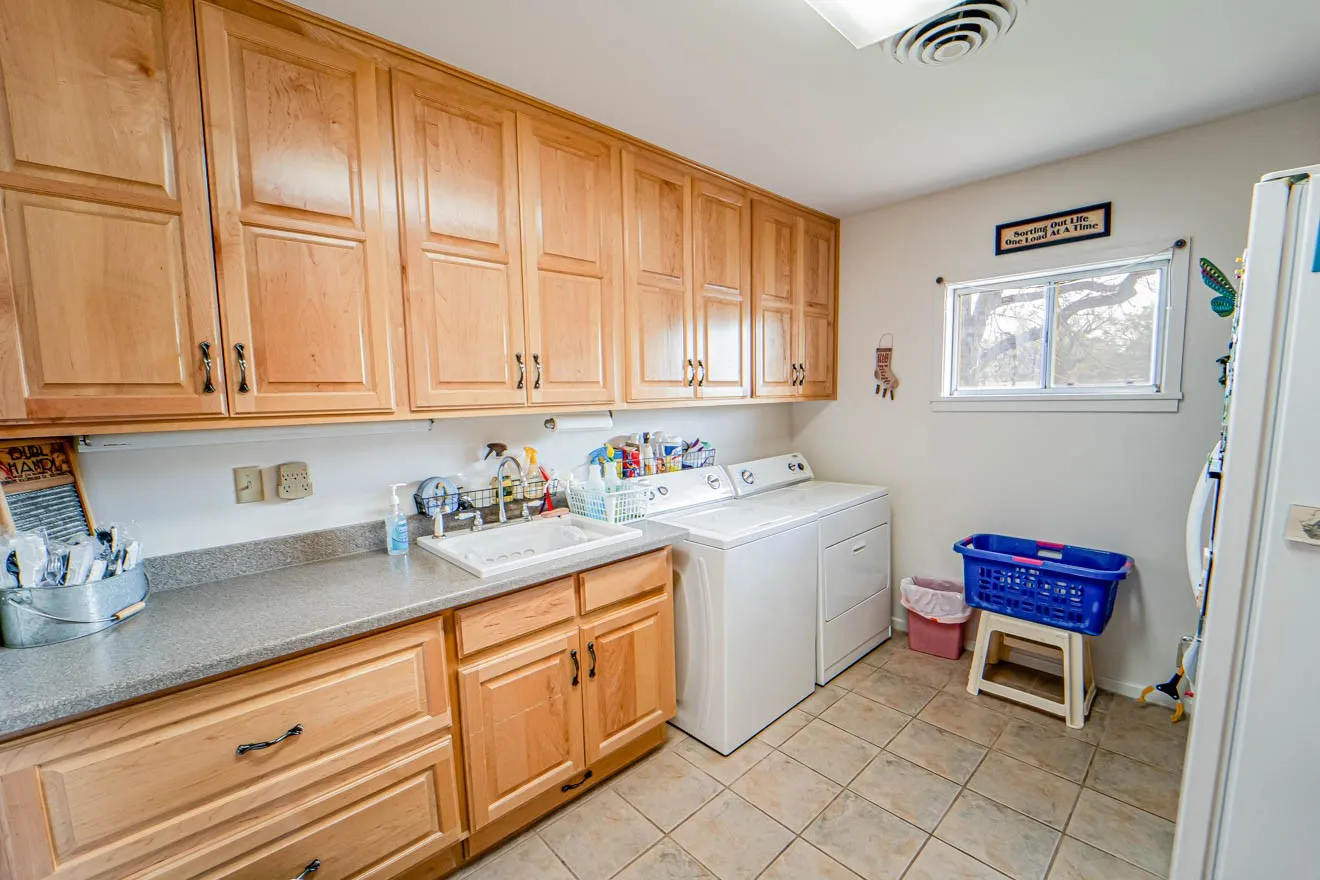 Single Family Residence For Sale in Stephens County , 4 Chaparral Lane, Breckenridge, Texas 76424, 4 Bedroom, 3 Bathroom, 2 Garage spaces, 3,422 Sqft, built in 1968, mls#21193986, Real Estate Agent in Breckenridge, Homes For Sale in Stephens county, Homes For Sale in Breckenridge, Realtor in Breckenridge Texas, Real Estate Brokerage Independent Realty Texas, Luminita Cordes Realtor