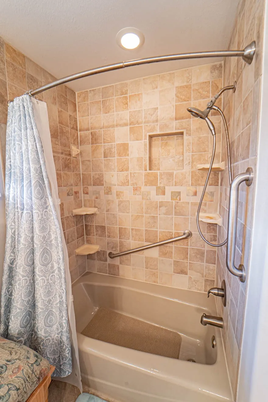 Single Family Residence For Sale in Stephens County , 4 Chaparral Lane, Breckenridge, Texas 76424, 4 Bedroom, 3 Bathroom, 2 Garage spaces, 3,422 Sqft, built in 1968, mls#21193986, Real Estate Agent in Breckenridge, Homes For Sale in Stephens county, Homes For Sale in Breckenridge, Realtor in Breckenridge Texas, Real Estate Brokerage Independent Realty Texas, Luminita Cordes Realtor