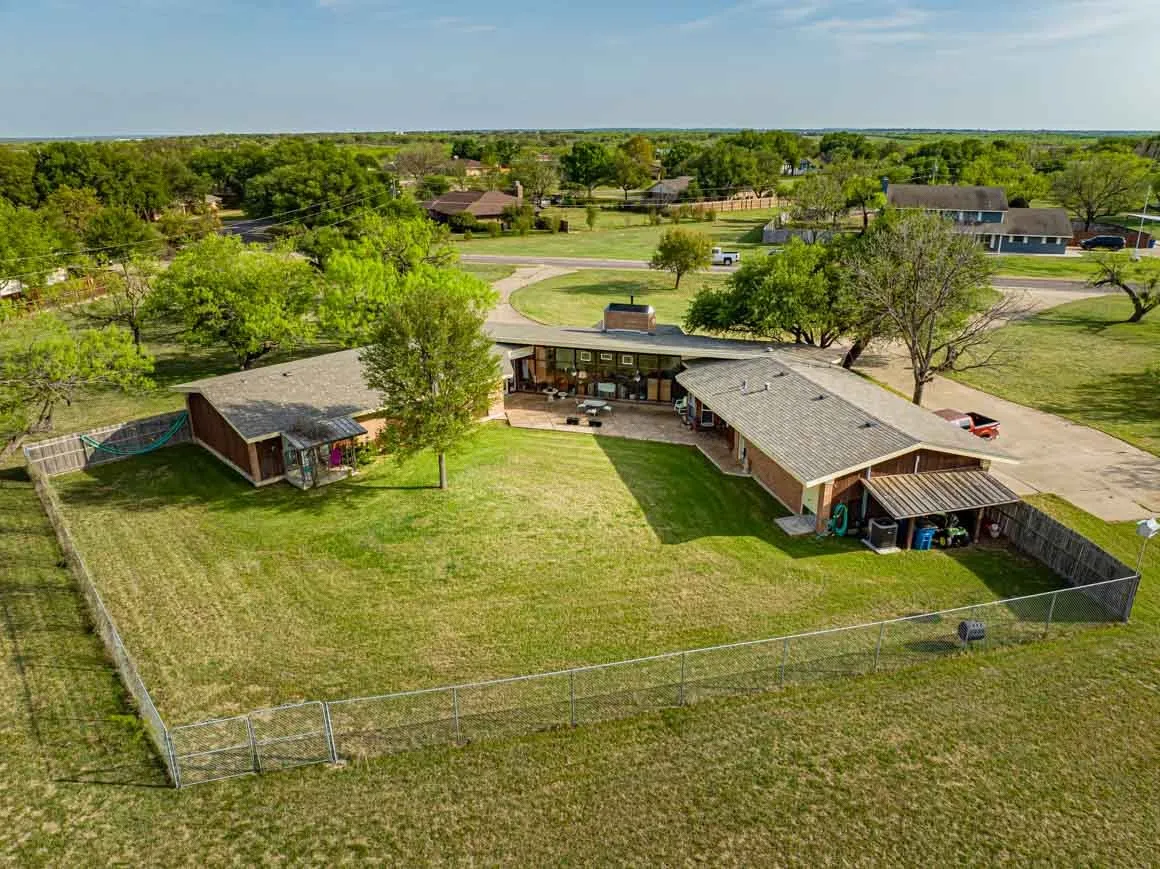 Single Family Residence For Sale in Stephens County , 4 Chaparral Lane, Breckenridge, Texas 76424, 4 Bedroom, 3 Bathroom, 2 Garage spaces, 3,422 Sqft, built in 1968, mls#21193986, Real Estate Agent in Breckenridge, Homes For Sale in Stephens county, Homes For Sale in Breckenridge, Realtor in Breckenridge Texas, Real Estate Brokerage Independent Realty Texas, Luminita Cordes Realtor