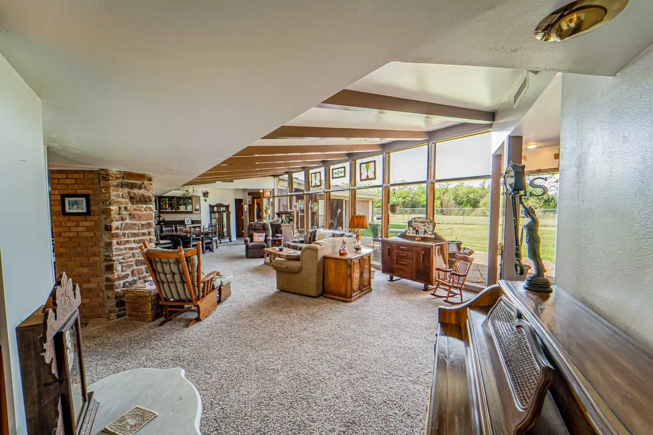 Single Family Residence For Sale in Stephens County , 4 Chaparral Lane, Breckenridge, Texas 76424, 4 Bedroom, 3 Bathroom, 2 Garage spaces, 3,422 Sqft, built in 1968, mls#21193986, Real Estate Agent in Breckenridge, Homes For Sale in Stephens county, Homes For Sale in Breckenridge, Realtor in Breckenridge Texas, Real Estate Brokerage Independent Realty Texas, Luminita Cordes Realtor