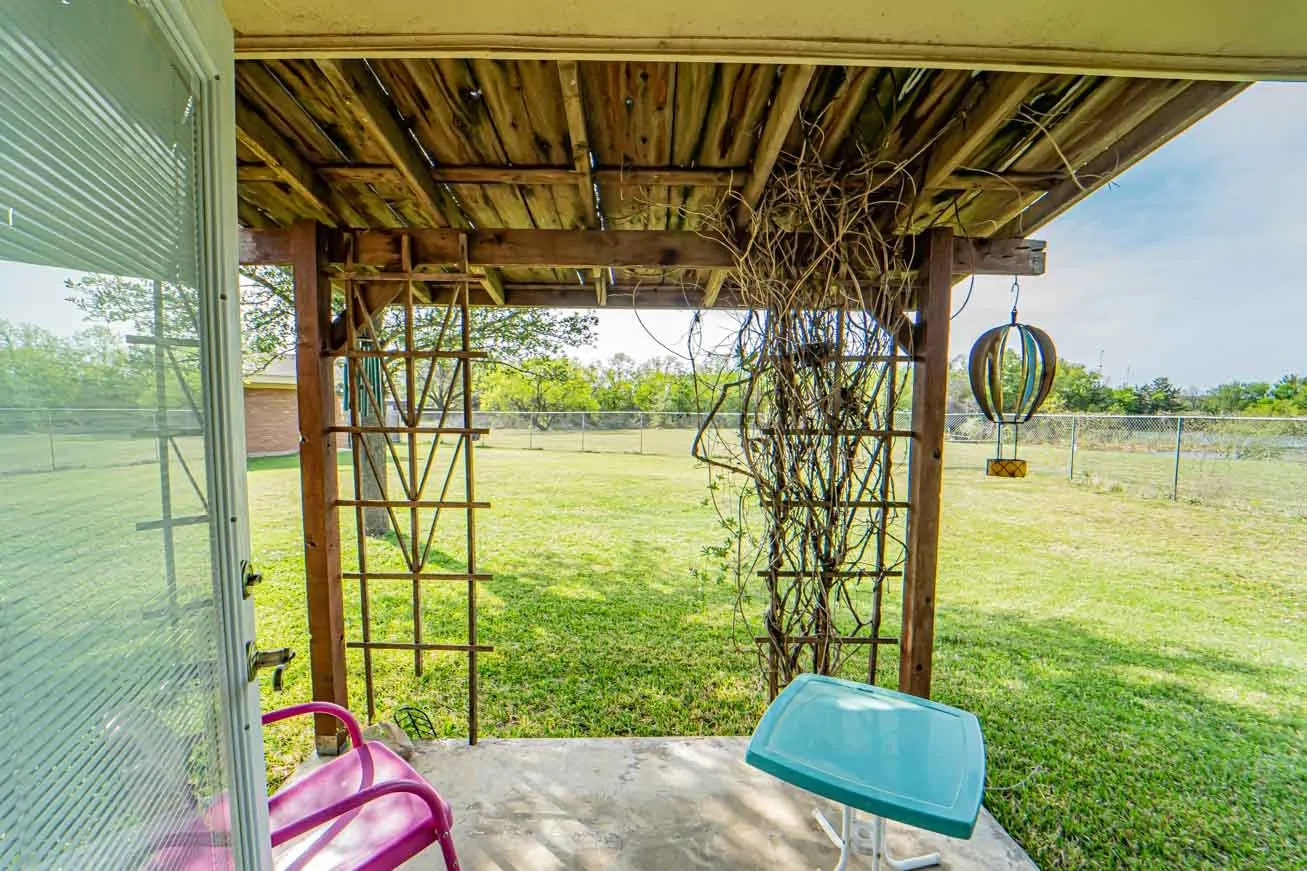 Single Family Residence For Sale in Stephens County , 4 Chaparral Lane, Breckenridge, Texas 76424, 4 Bedroom, 3 Bathroom, 2 Garage spaces, 3,422 Sqft, built in 1968, mls#21193986, Real Estate Agent in Breckenridge, Homes For Sale in Stephens county, Homes For Sale in Breckenridge, Realtor in Breckenridge Texas, Real Estate Brokerage Independent Realty Texas, Luminita Cordes Realtor