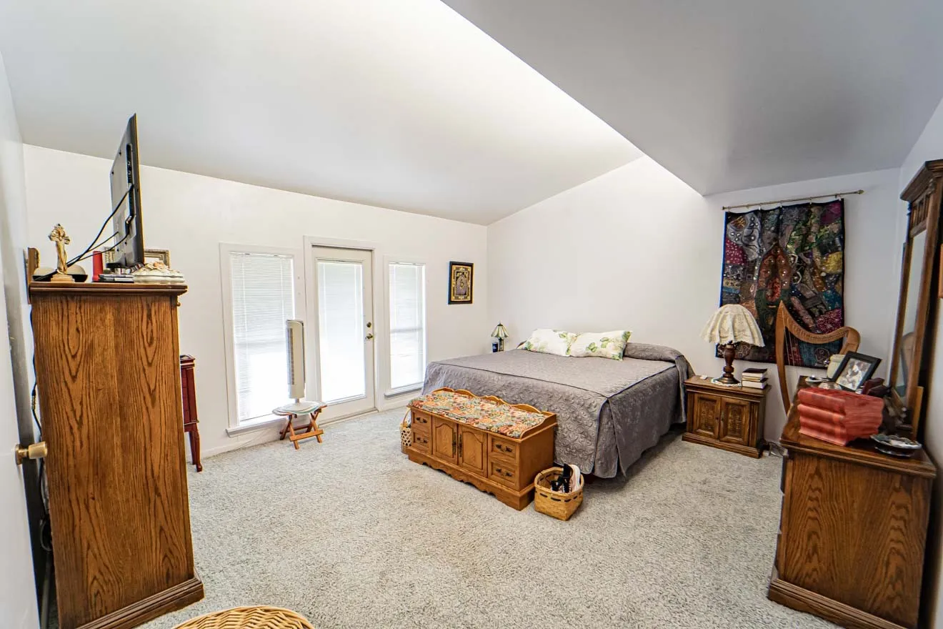 Single Family Residence For Sale in Stephens County , 4 Chaparral Lane, Breckenridge, Texas 76424, 4 Bedroom, 3 Bathroom, 2 Garage spaces, 3,422 Sqft, built in 1968, mls#21193986, Real Estate Agent in Breckenridge, Homes For Sale in Stephens county, Homes For Sale in Breckenridge, Realtor in Breckenridge Texas, Real Estate Brokerage Independent Realty Texas, Luminita Cordes Realtor