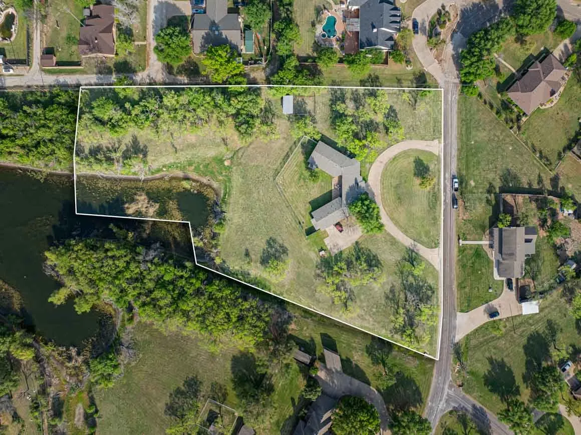 Single Family Residence For Sale in Stephens County , 4 Chaparral Lane, Breckenridge, Texas 76424, 4 Bedroom, 3 Bathroom, 2 Garage spaces, 3,422 Sqft, built in 1968, mls#21193986, Real Estate Agent in Breckenridge, Homes For Sale in Stephens county, Homes For Sale in Breckenridge, Realtor in Breckenridge Texas, Real Estate Brokerage Independent Realty Texas, Luminita Cordes Realtor
