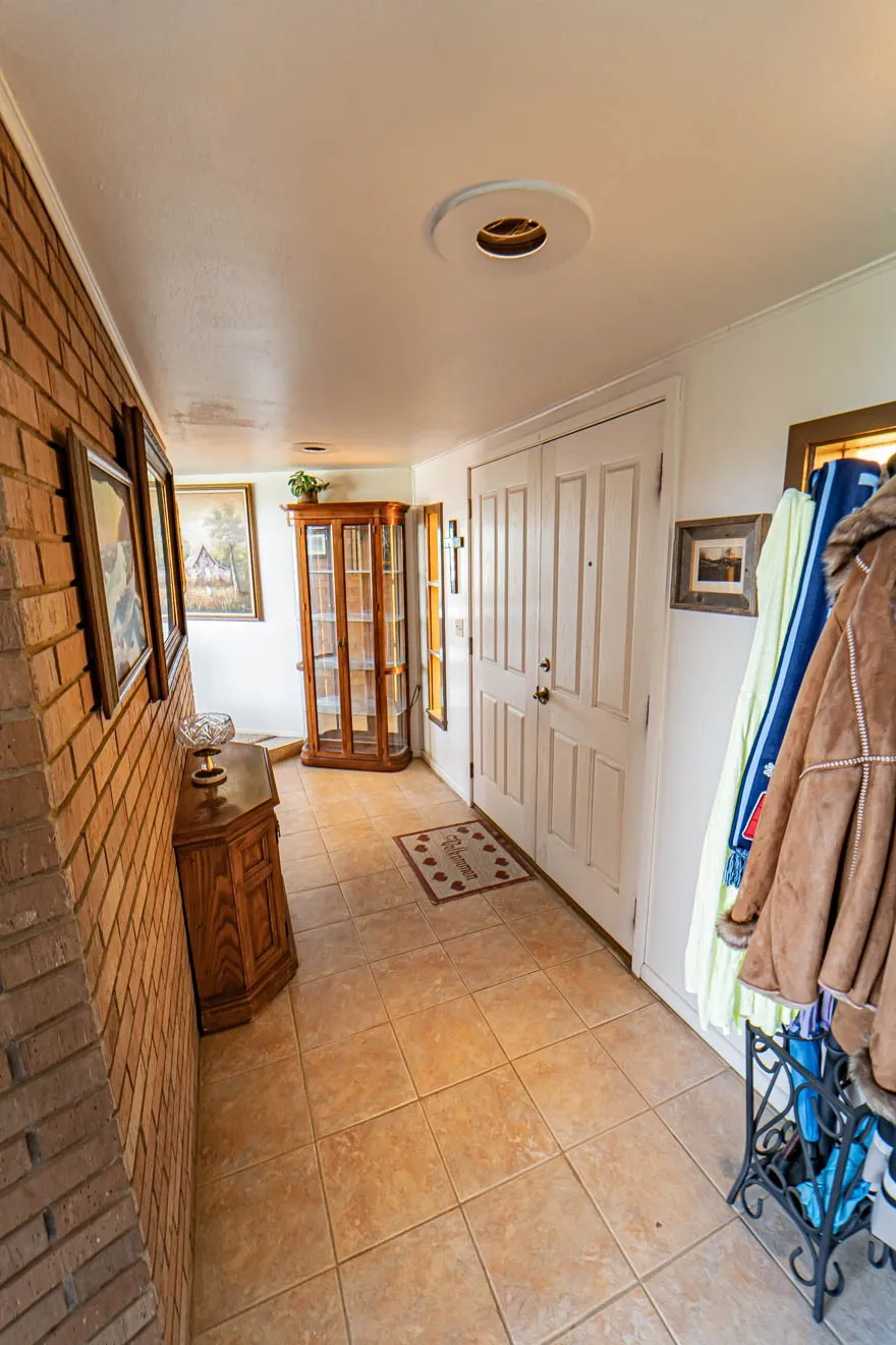 Single Family Residence For Sale in Stephens County , 4 Chaparral Lane, Breckenridge, Texas 76424, 4 Bedroom, 3 Bathroom, 2 Garage spaces, 3,422 Sqft, built in 1968, mls#21193986, Real Estate Agent in Breckenridge, Homes For Sale in Stephens county, Homes For Sale in Breckenridge, Realtor in Breckenridge Texas, Real Estate Brokerage Independent Realty Texas, Luminita Cordes Realtor