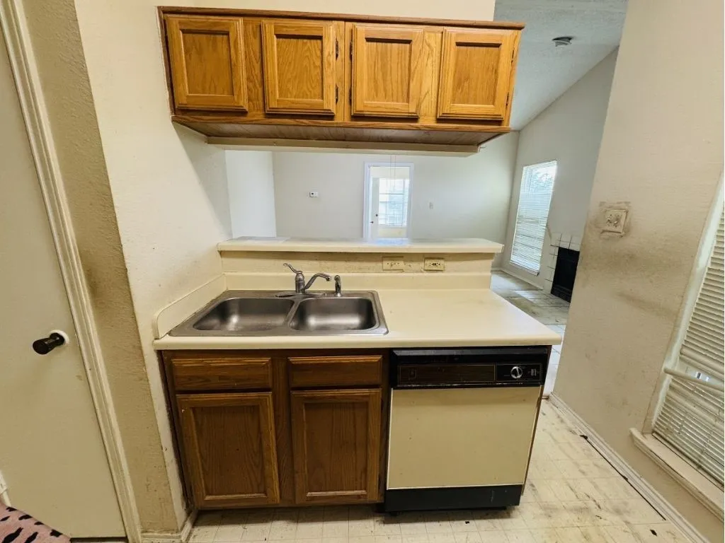Condominium For Sale in Dallas County , 4113 Esters Road 603, Irving, Texas 75038, 1 Bedroom, 1 Bathroom, Garage spaces, 493 Sqft, built in 1984, Preowned, mls#21227431, Real Estate Agent in Irving, Homes For Sale in Dallas county, Homes For Sale in Irving, Realtor in Irving Texas, Real Estate Brokerage Independent Realty Texas, Luminita Cordes Realtor