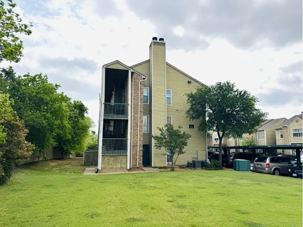 Condominium For Sale in Dallas County , 4113 Esters Road 603, Irving, Texas 75038, 1 Bedroom, 1 Bathroom, Garage spaces, 493 Sqft, built in 1984, Preowned, mls#21227431, Real Estate Agent in Irving, Homes For Sale in Dallas county, Homes For Sale in Irving, Realtor in Irving Texas, Real Estate Brokerage Independent Realty Texas, Luminita Cordes Realtor