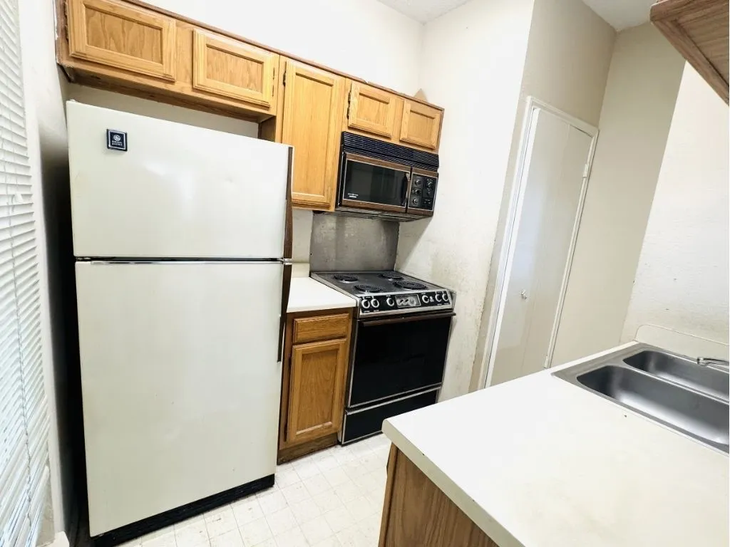 Condominium For Sale in Dallas County , 4113 Esters Road 603, Irving, Texas 75038, 1 Bedroom, 1 Bathroom, Garage spaces, 493 Sqft, built in 1984, Preowned, mls#21227431, Real Estate Agent in Irving, Homes For Sale in Dallas county, Homes For Sale in Irving, Realtor in Irving Texas, Real Estate Brokerage Independent Realty Texas, Luminita Cordes Realtor