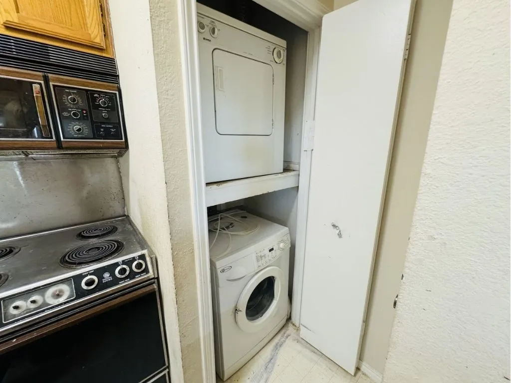 Condominium For Sale in Dallas County , 4113 Esters Road 603, Irving, Texas 75038, 1 Bedroom, 1 Bathroom, Garage spaces, 493 Sqft, built in 1984, Preowned, mls#21227431, Real Estate Agent in Irving, Homes For Sale in Dallas county, Homes For Sale in Irving, Realtor in Irving Texas, Real Estate Brokerage Independent Realty Texas, Luminita Cordes Realtor