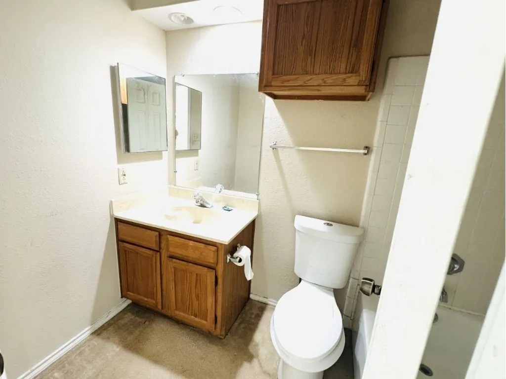 Condominium For Sale in Dallas County , 4113 Esters Road 603, Irving, Texas 75038, 1 Bedroom, 1 Bathroom, Garage spaces, 493 Sqft, built in 1984, Preowned, mls#21227431, Real Estate Agent in Irving, Homes For Sale in Dallas county, Homes For Sale in Irving, Realtor in Irving Texas, Real Estate Brokerage Independent Realty Texas, Luminita Cordes Realtor