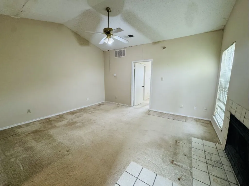 Condominium For Sale in Dallas County , 4113 Esters Road 603, Irving, Texas 75038, 1 Bedroom, 1 Bathroom, Garage spaces, 493 Sqft, built in 1984, Preowned, mls#21227431, Real Estate Agent in Irving, Homes For Sale in Dallas county, Homes For Sale in Irving, Realtor in Irving Texas, Real Estate Brokerage Independent Realty Texas, Luminita Cordes Realtor