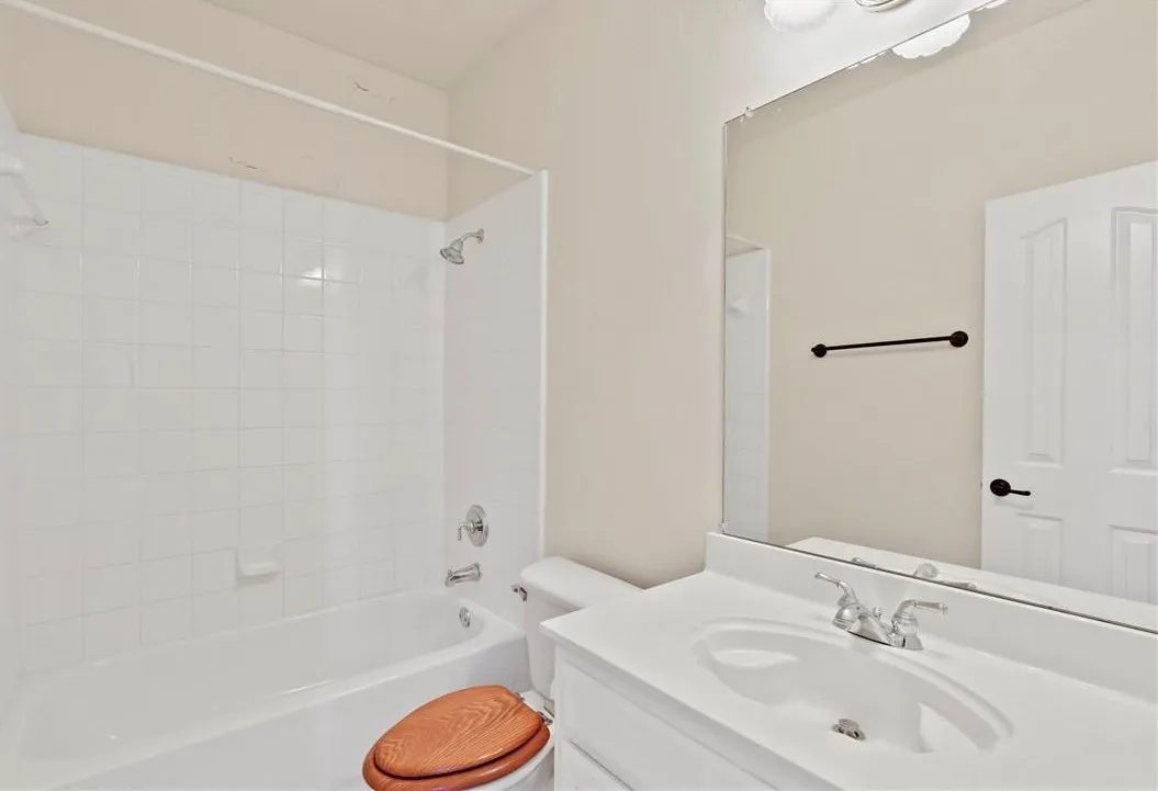 Single Family Residence For Rent in Denton County , 1313 Bradbury Drive, Carrollton, Texas 75007, 4 Bedroom, 3 Bathroom, 2 Garage spaces, 3,177 Sqft, built in 1999, Preowned, mls#21226188, Real Estate Agent in Carrollton, Homes For Rent in Denton county, Homes For Rent in Carrollton, Realtor in Carrollton Texas, Real Estate Brokerage Independent Realty Texas, Luminita Cordes Realtor