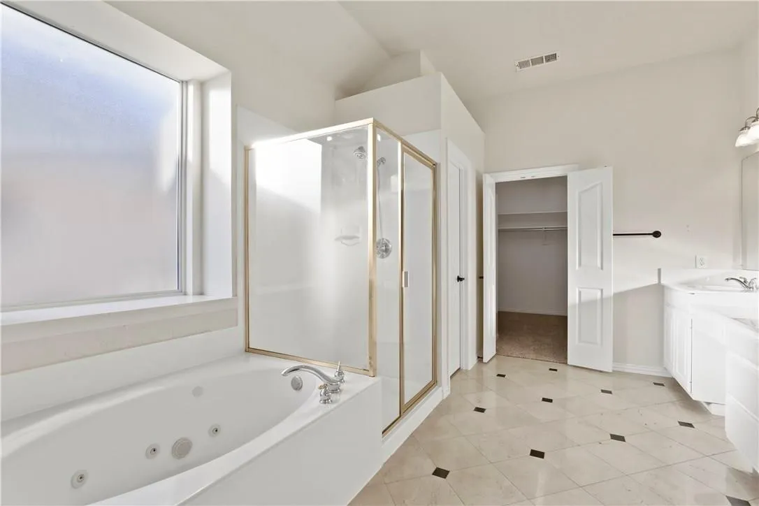 Single Family Residence For Rent in Denton County , 1313 Bradbury Drive, Carrollton, Texas 75007, 4 Bedroom, 3 Bathroom, 2 Garage spaces, 3,177 Sqft, built in 1999, Preowned, mls#21226188, Real Estate Agent in Carrollton, Homes For Rent in Denton county, Homes For Rent in Carrollton, Realtor in Carrollton Texas, Real Estate Brokerage Independent Realty Texas, Luminita Cordes Realtor