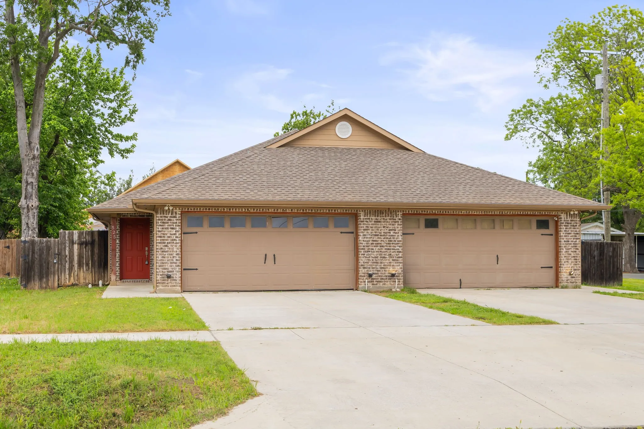 Duplex For Rent in Grayson County , 521-525 Gilcrease Street, Van Alstyne, Texas 75495, 3 Bedroom, 2 Bathroom, 2 Garage spaces, 1,208 Sqft, built in 2019, mls#21227889, Real Estate Agent in Van Alstyne, Homes For Rent in Grayson county, Homes For Rent in Van Alstyne, Realtor in Van Alstyne Texas, Real Estate Brokerage Independent Realty Texas, Luminita Cordes Realtor