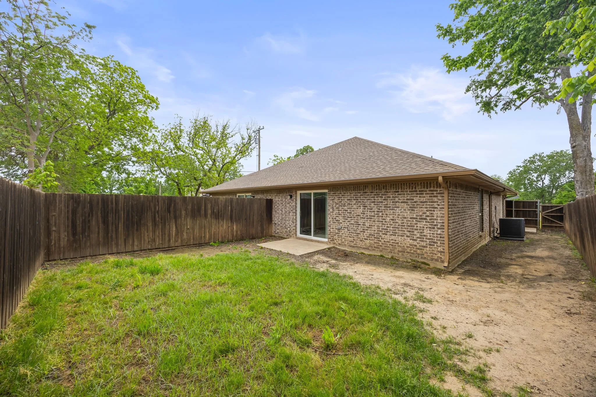 Duplex For Rent in Grayson County , 521-525 Gilcrease Street, Van Alstyne, Texas 75495, 3 Bedroom, 2 Bathroom, 2 Garage spaces, 1,208 Sqft, built in 2019, mls#21227889, Real Estate Agent in Van Alstyne, Homes For Rent in Grayson county, Homes For Rent in Van Alstyne, Realtor in Van Alstyne Texas, Real Estate Brokerage Independent Realty Texas, Luminita Cordes Realtor