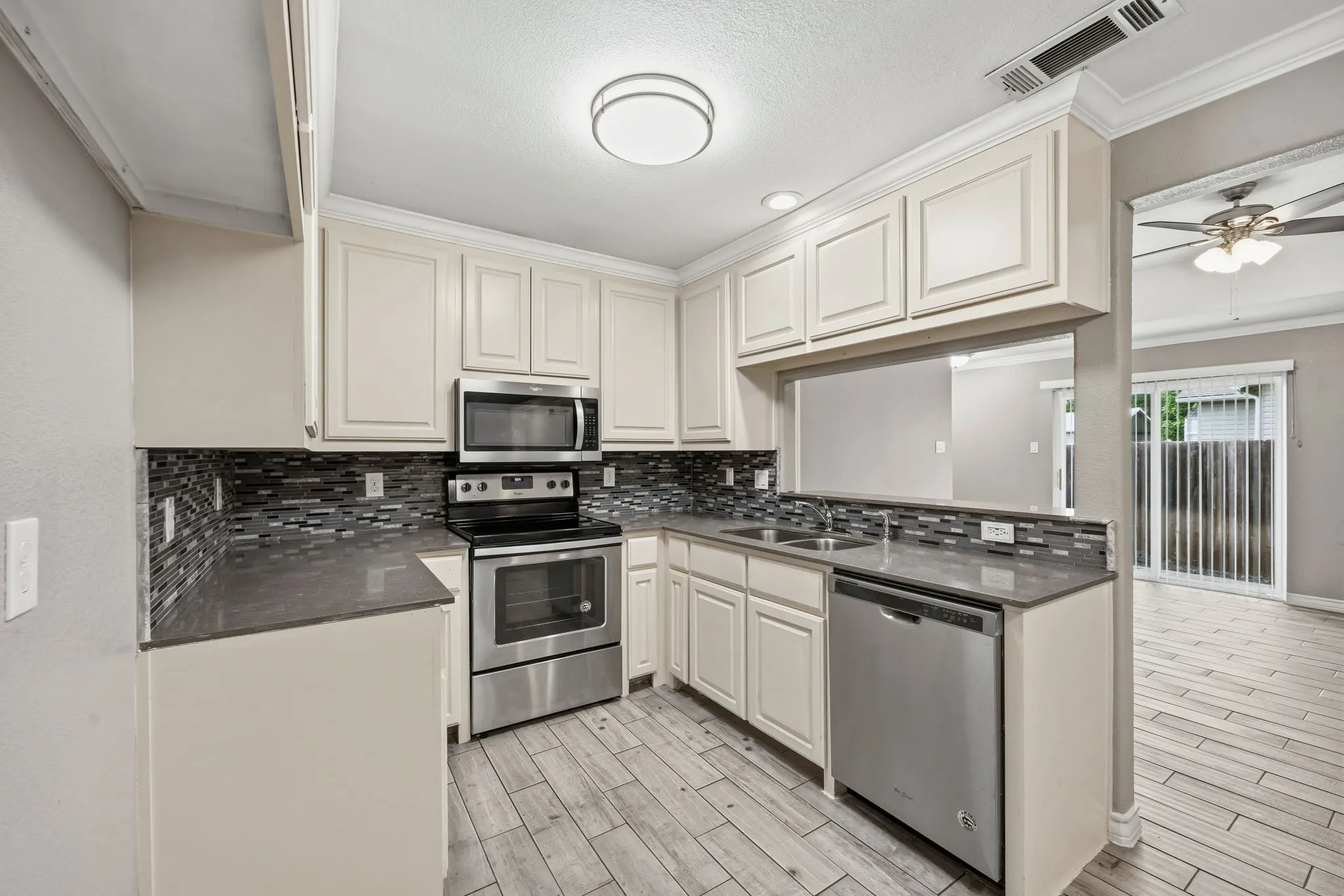 Duplex For Rent in Grayson County , 521-525 Gilcrease Street, Van Alstyne, Texas 75495, 3 Bedroom, 2 Bathroom, 2 Garage spaces, 1,208 Sqft, built in 2019, mls#21227889, Real Estate Agent in Van Alstyne, Homes For Rent in Grayson county, Homes For Rent in Van Alstyne, Realtor in Van Alstyne Texas, Real Estate Brokerage Independent Realty Texas, Luminita Cordes Realtor