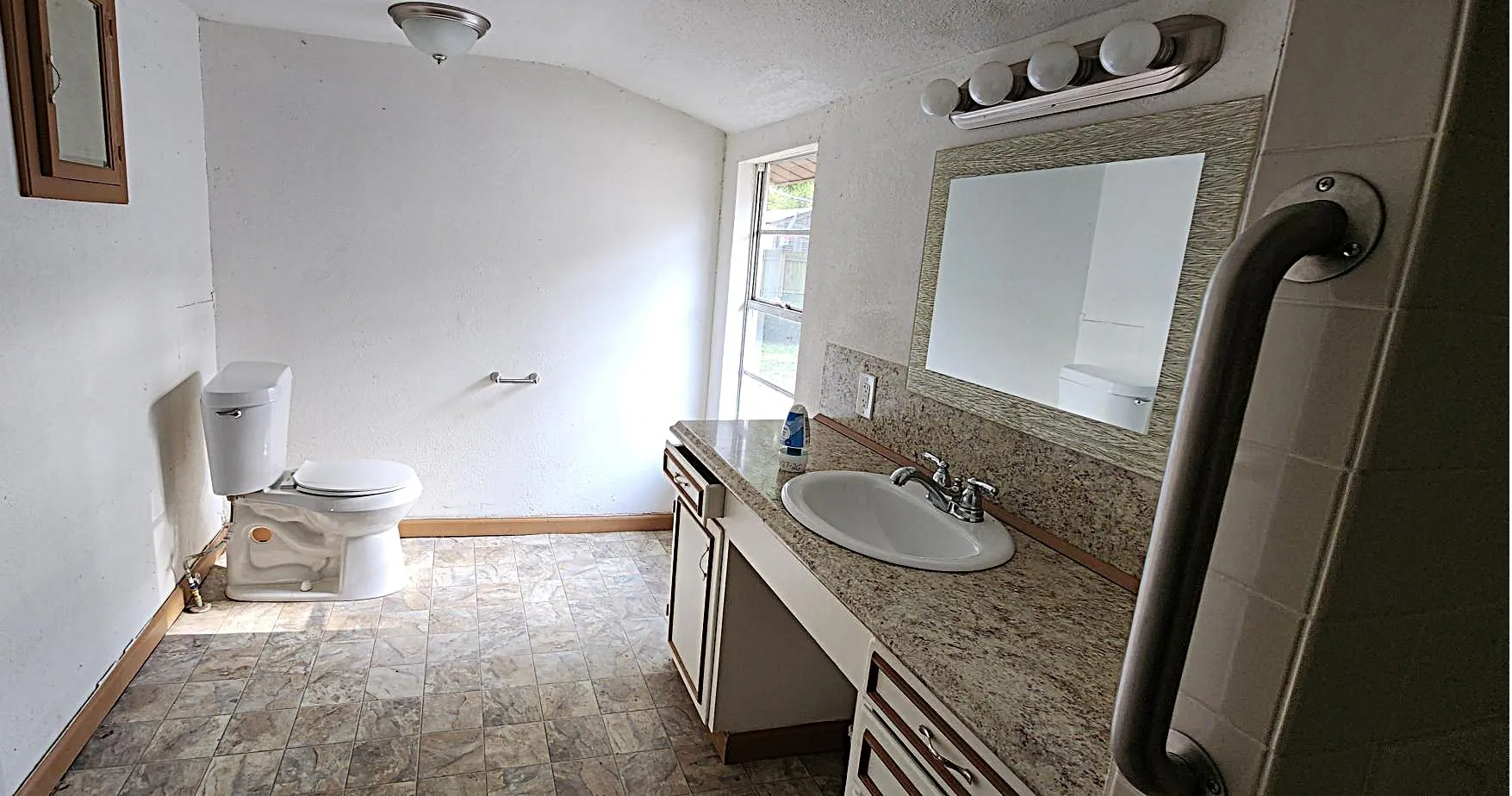 Single Family Residence For Sale in Van Zandt County , 623 N Green Street, Grand Saline, Texas 75140, 2 Bedroom, 2 Bathroom, Garage spaces, 1,472 Sqft, built in 1961, mls#21226330, Real Estate Agent in Grand Saline, Homes For Sale in Van Zandt county, Homes For Sale in Grand Saline, Realtor in Grand Saline Texas, Real Estate Brokerage Independent Realty Texas, Luminita Cordes Realtor