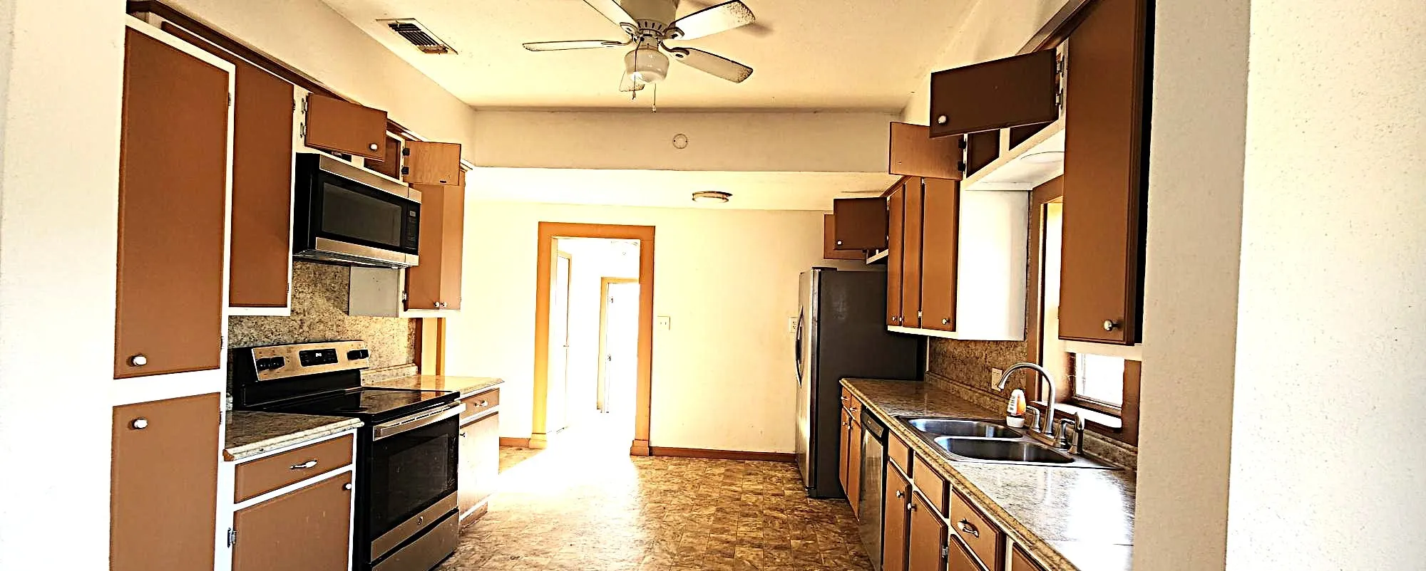 Single Family Residence For Sale in Van Zandt County , 623 N Green Street, Grand Saline, Texas 75140, 2 Bedroom, 2 Bathroom, Garage spaces, 1,472 Sqft, built in 1961, mls#21226330, Real Estate Agent in Grand Saline, Homes For Sale in Van Zandt county, Homes For Sale in Grand Saline, Realtor in Grand Saline Texas, Real Estate Brokerage Independent Realty Texas, Luminita Cordes Realtor