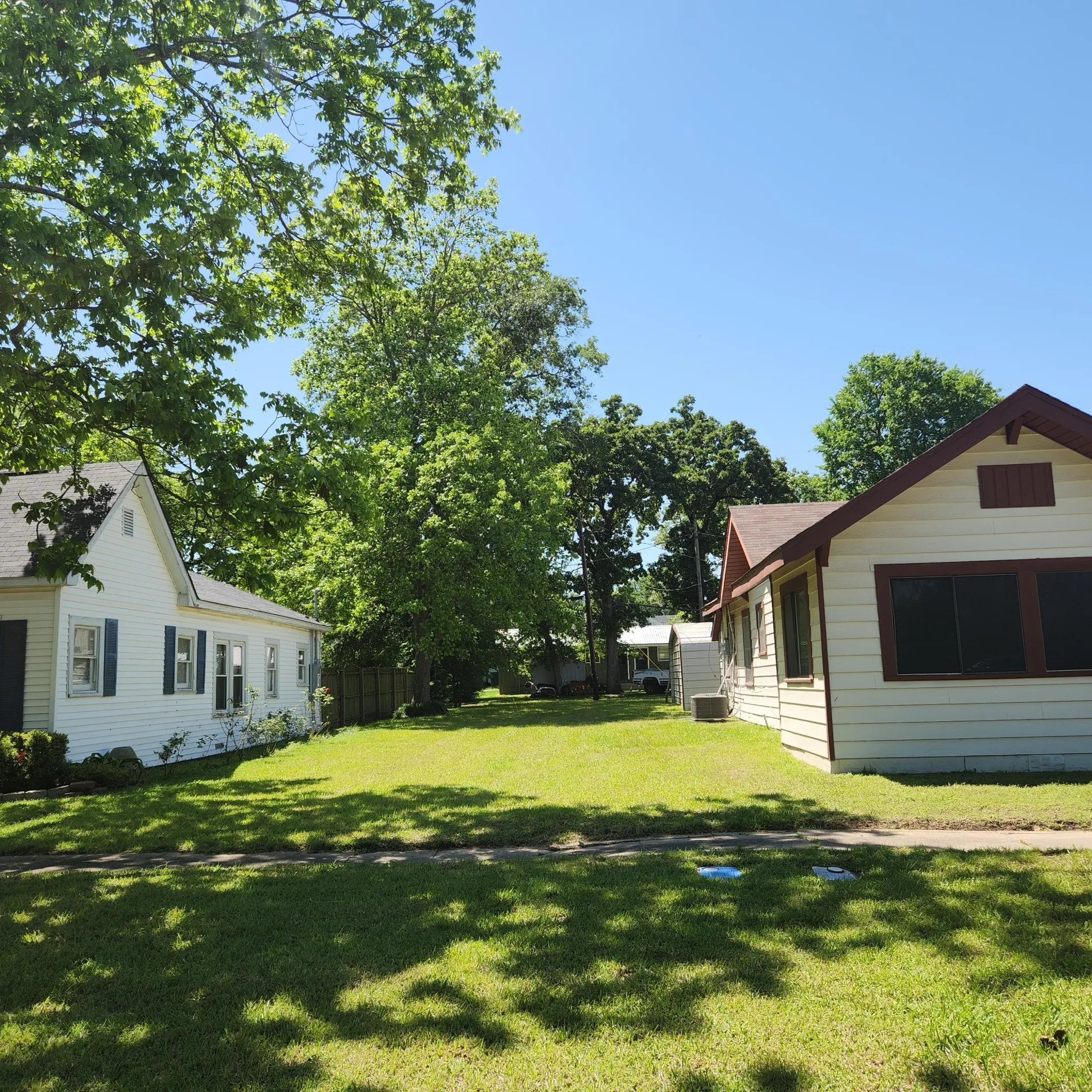 Single Family Residence For Sale in Van Zandt County , 623 N Green Street, Grand Saline, Texas 75140, 2 Bedroom, 2 Bathroom, Garage spaces, 1,472 Sqft, built in 1961, mls#21226330, Real Estate Agent in Grand Saline, Homes For Sale in Van Zandt county, Homes For Sale in Grand Saline, Realtor in Grand Saline Texas, Real Estate Brokerage Independent Realty Texas, Luminita Cordes Realtor