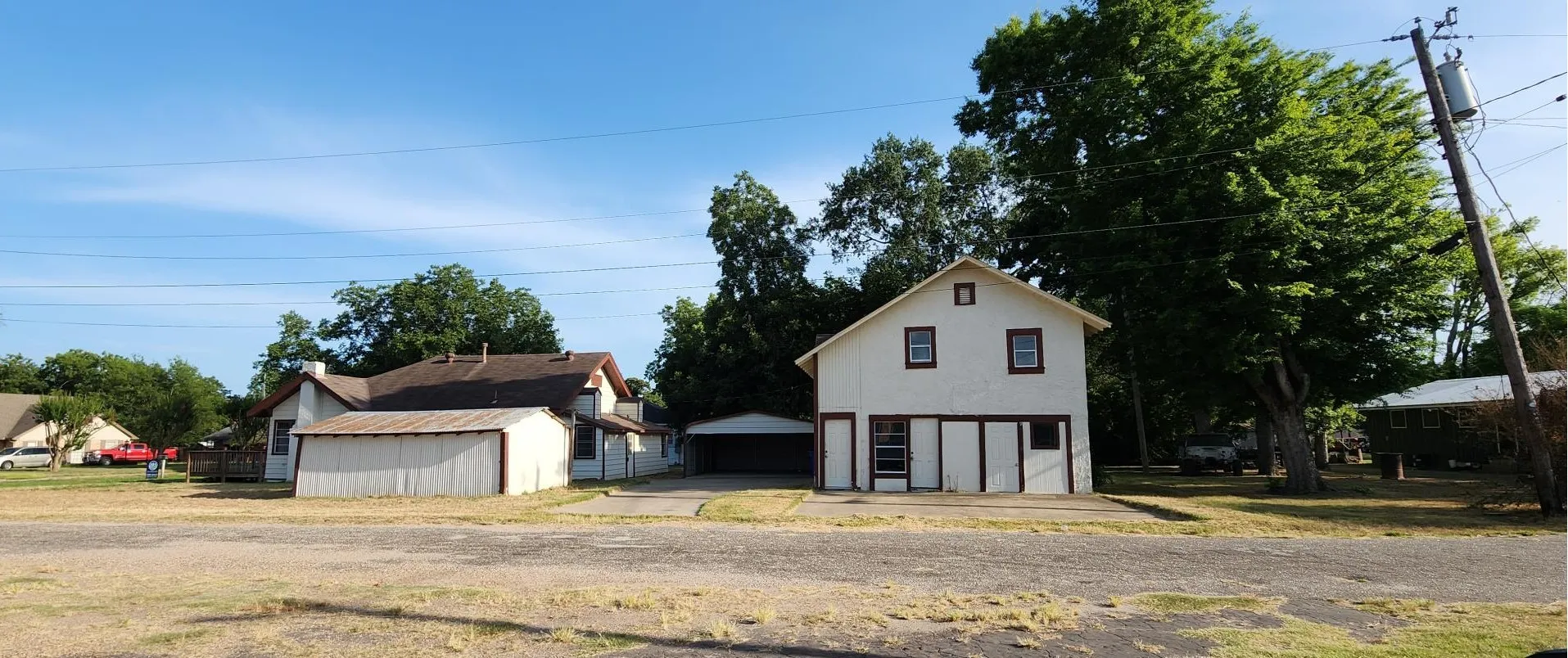 Back and garage apartment
