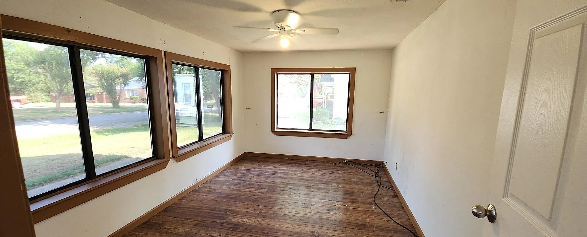 Flex room for sleeping, office or 2nd living
