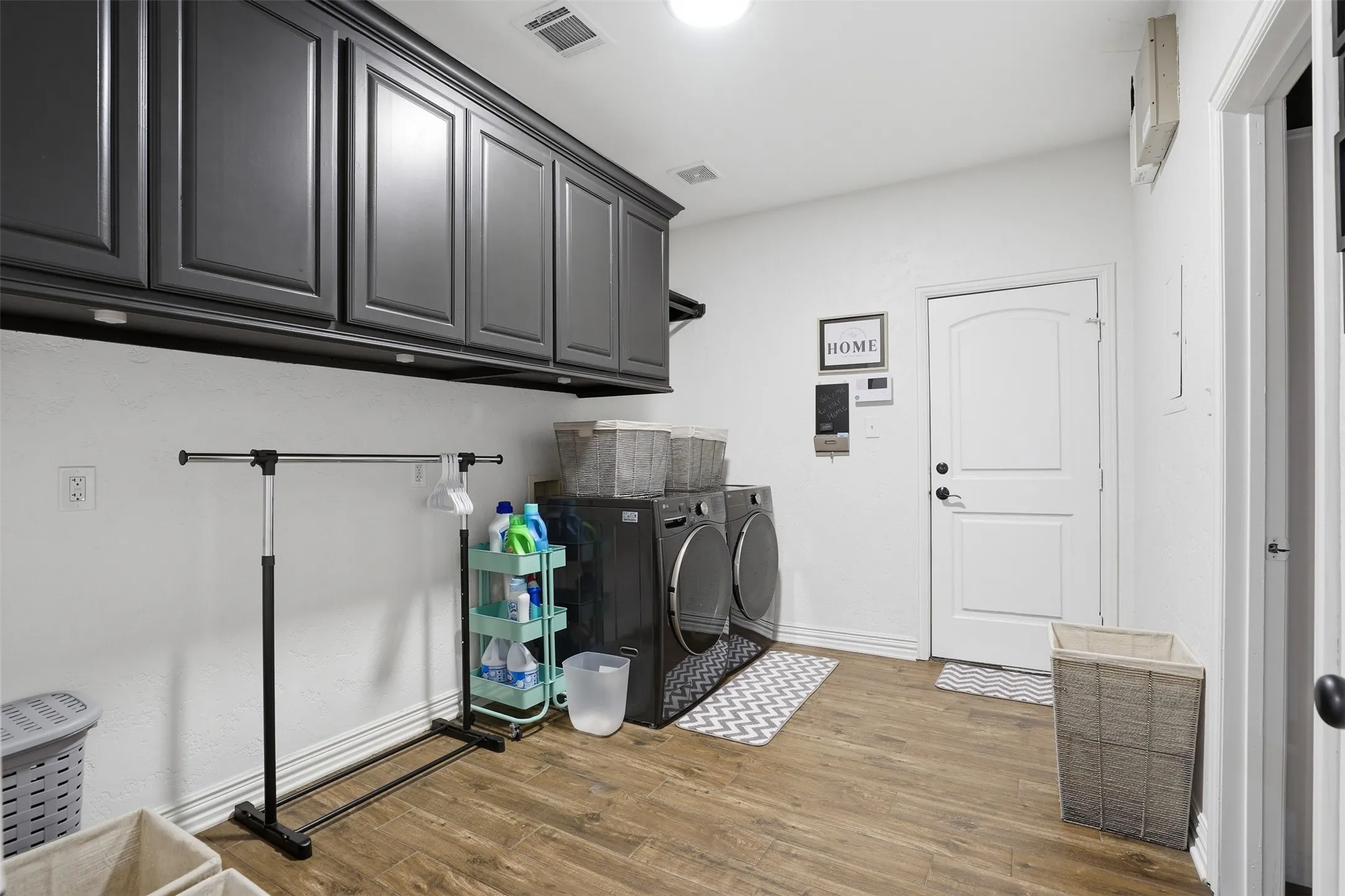 Single Family Residence For Sale in Tarrant County , 9012 Reata West Drive, Benbrook, Texas 76126, 3 Bedroom, 3 Bathroom, 2 Garage spaces, 2,611 Sqft, built in 2007, Preowned, mls#21227862, Real Estate Agent in Benbrook, Homes For Sale in Tarrant county, Homes For Sale in Benbrook, Realtor in Benbrook Texas, Real Estate Brokerage Independent Realty Texas, Luminita Cordes Realtor