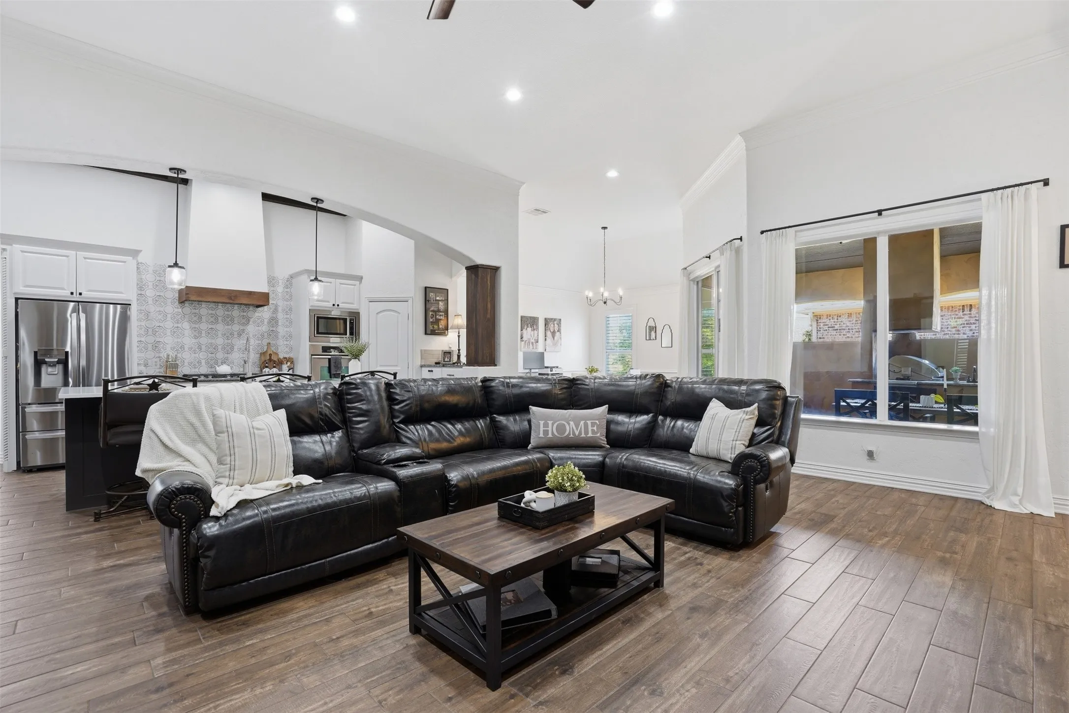 Single Family Residence For Sale in Tarrant County , 9012 Reata West Drive, Benbrook, Texas 76126, 3 Bedroom, 3 Bathroom, 2 Garage spaces, 2,611 Sqft, built in 2007, Preowned, mls#21227862, Real Estate Agent in Benbrook, Homes For Sale in Tarrant county, Homes For Sale in Benbrook, Realtor in Benbrook Texas, Real Estate Brokerage Independent Realty Texas, Luminita Cordes Realtor